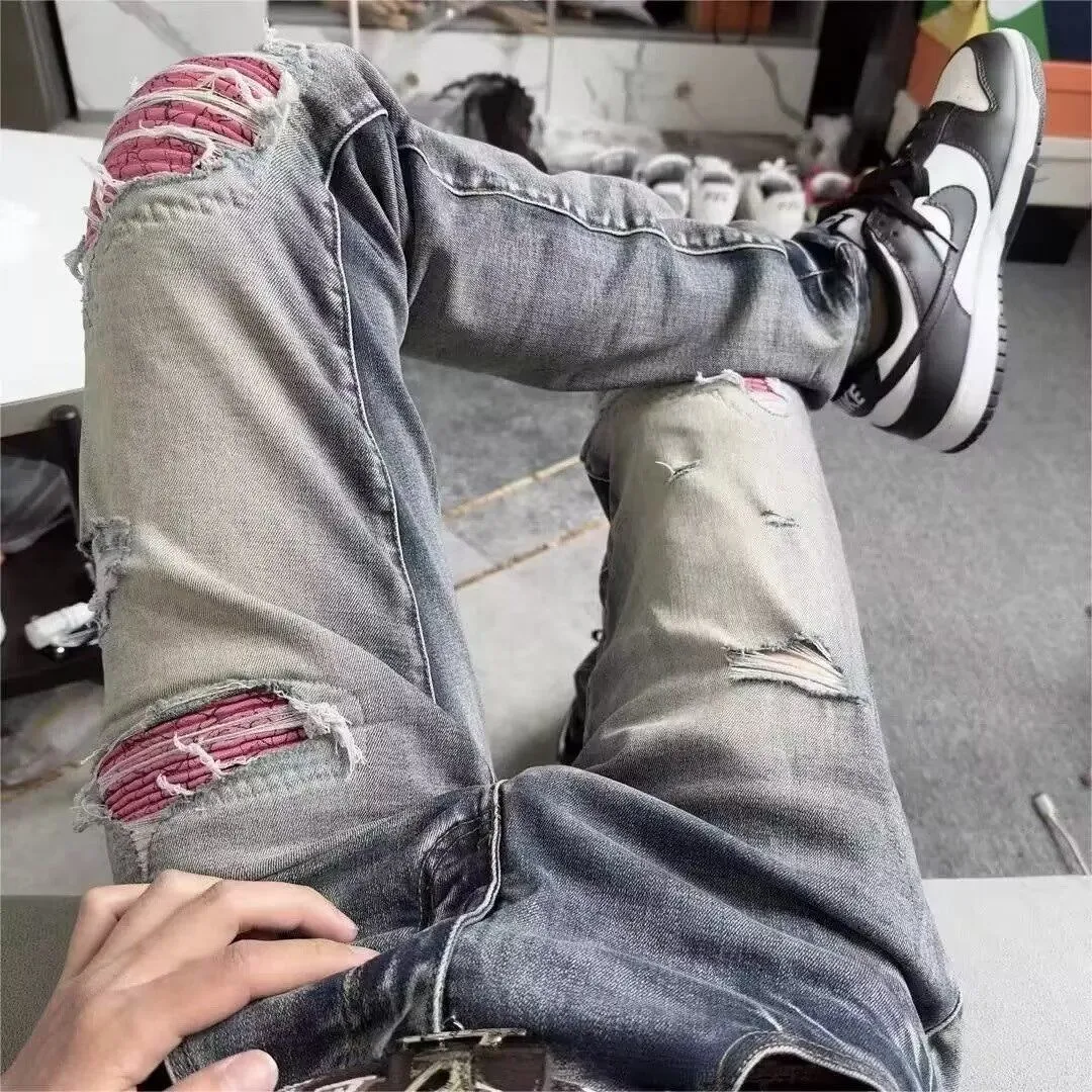 #M67 P168💰 AMIRI patch embroidery jeans trousers AMIRI high street basic ripped tight elastic jeans trousers amiri brand jeans break the production process and cutting of the original jeans, the fabrics are softer and more comfortable Hand-sewn collar label Customized logo buttons Genuine leather tag Color: Picture color Size: 30-32-34-36