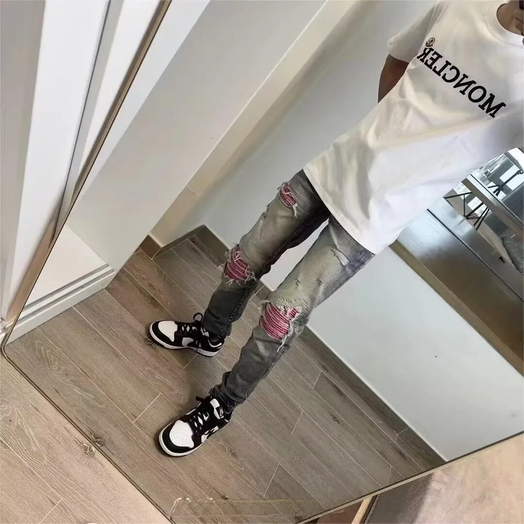 #M67 P168💰 AMIRI patch embroidery jeans trousers AMIRI high street basic ripped tight elastic jeans trousers amiri brand jeans break the production process and cutting of the original jeans, the fabrics are softer and more comfortable Hand-sewn collar label Customized logo buttons Genuine leather tag Color: Picture color Size: 30-32-34-36