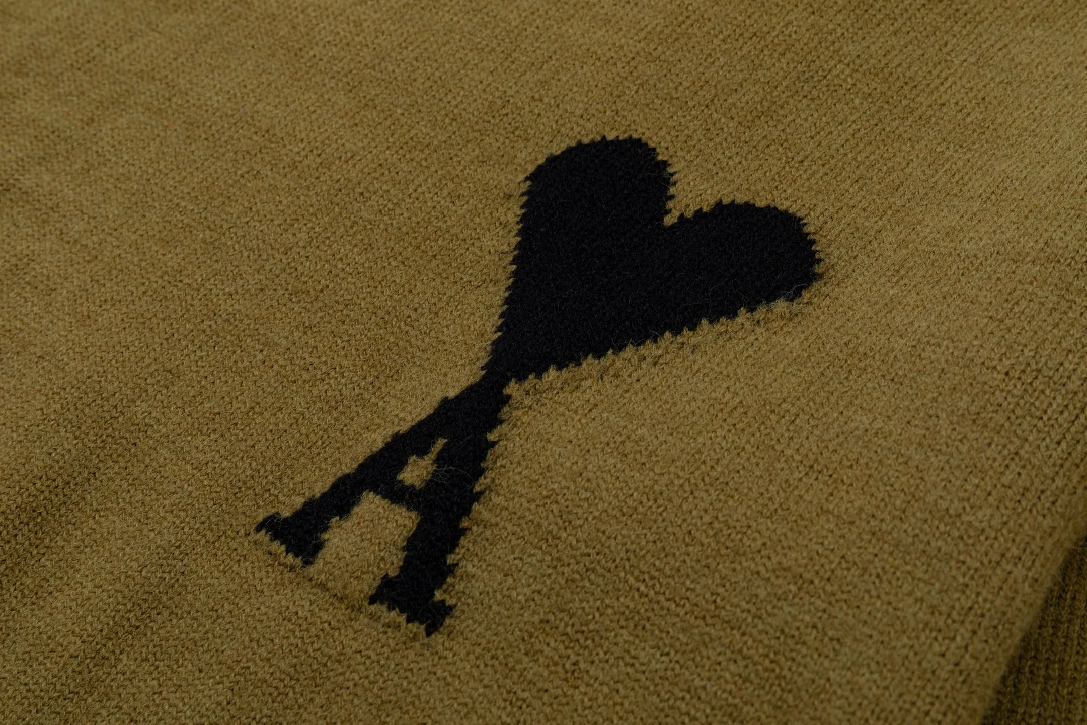 8200# Ami Paris2025 [New product for autumn and winter] Black love jacquard ADC Merino round neck pullover sweater with reverse bone stitching throughout the body. Same style for men and women. Oversize version. Color: white apricot, dark gray, green khaki, size S-XL