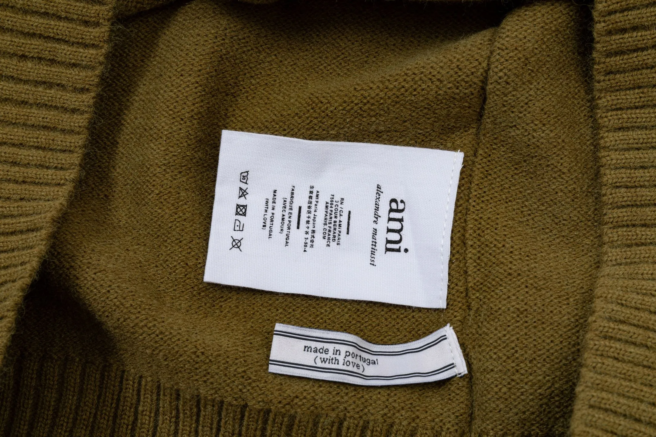 8200# Ami Paris2025 [New product for autumn and winter] Black love jacquard ADC Merino round neck pullover sweater with reverse bone stitching throughout the body. Same style for men and women. Oversize version. Color: white apricot, dark gray, green khaki, size S-XL