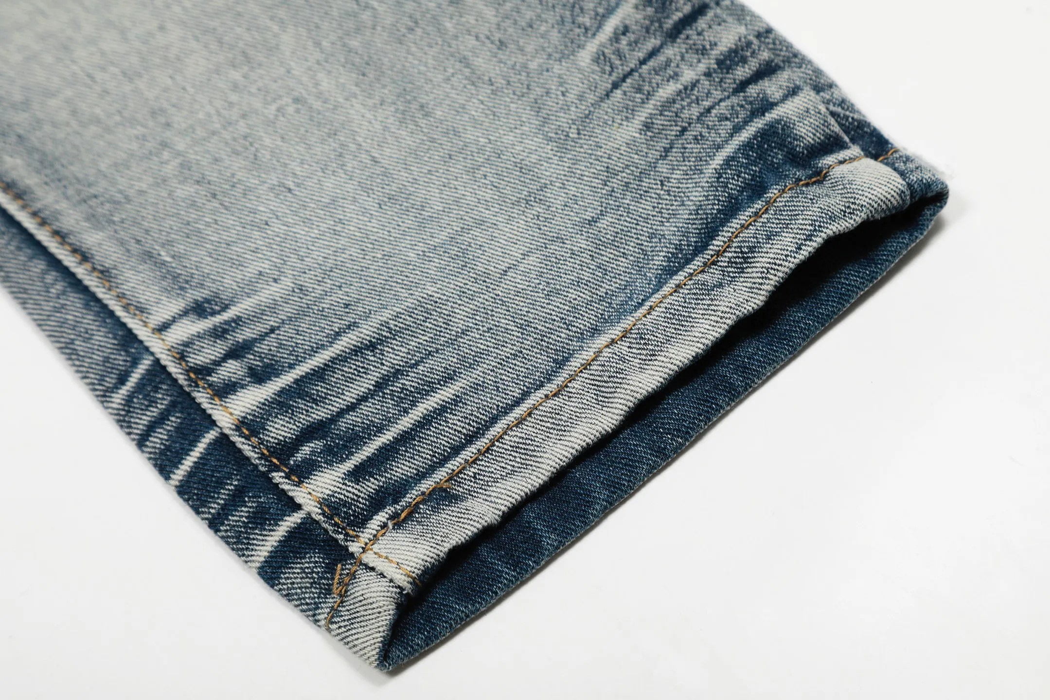 #M27 P168💰 Amiri classic embroidered patched leather ripped letter skinny jeans. Slim skinny jeans. Produced by a major washed factory. Full of high-end feel. Knee part destroyed design with patchwork design. Already used as facade design. Leather waist nameplate. The focus of this style is not on washing, but on the destroyed shape and version. The secret lies in the craftsmanship of the master. The cost of post-processing, grinding, cutting, etc. is far beyond the cost of assembly line products. Color: Picture color Size: 30-32-34-36