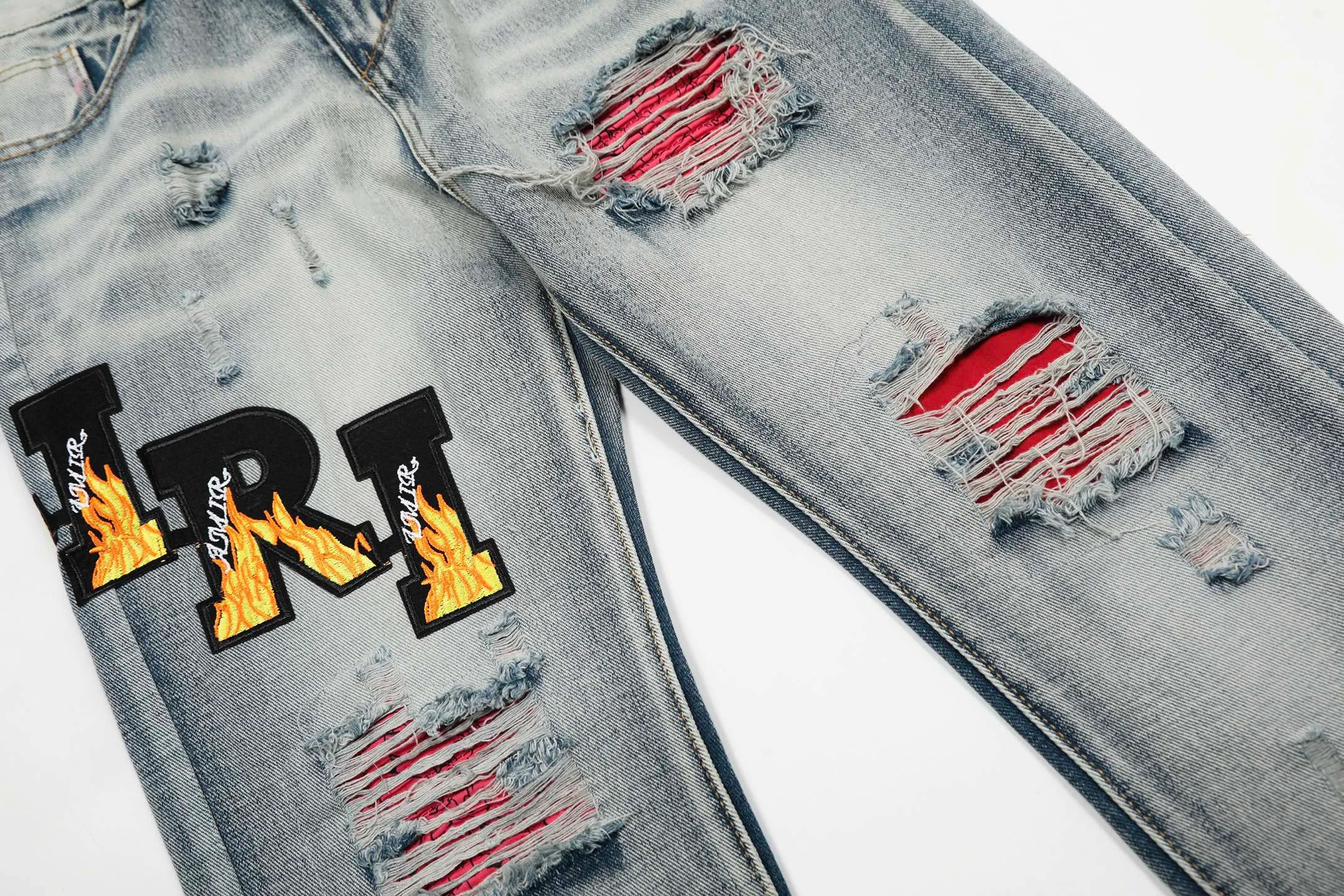 #M27 P168💰 Amiri classic embroidered patched leather ripped letter skinny jeans. Slim skinny jeans. Produced by a major washed factory. Full of high-end feel. Knee part destroyed design with patchwork design. Already used as facade design. Leather waist nameplate. The focus of this style is not on washing, but on the destroyed shape and version. The secret lies in the craftsmanship of the master. The cost of post-processing, grinding, cutting, etc. is far beyond the cost of assembly line products. Color: Picture color Size: 30-32-34-36