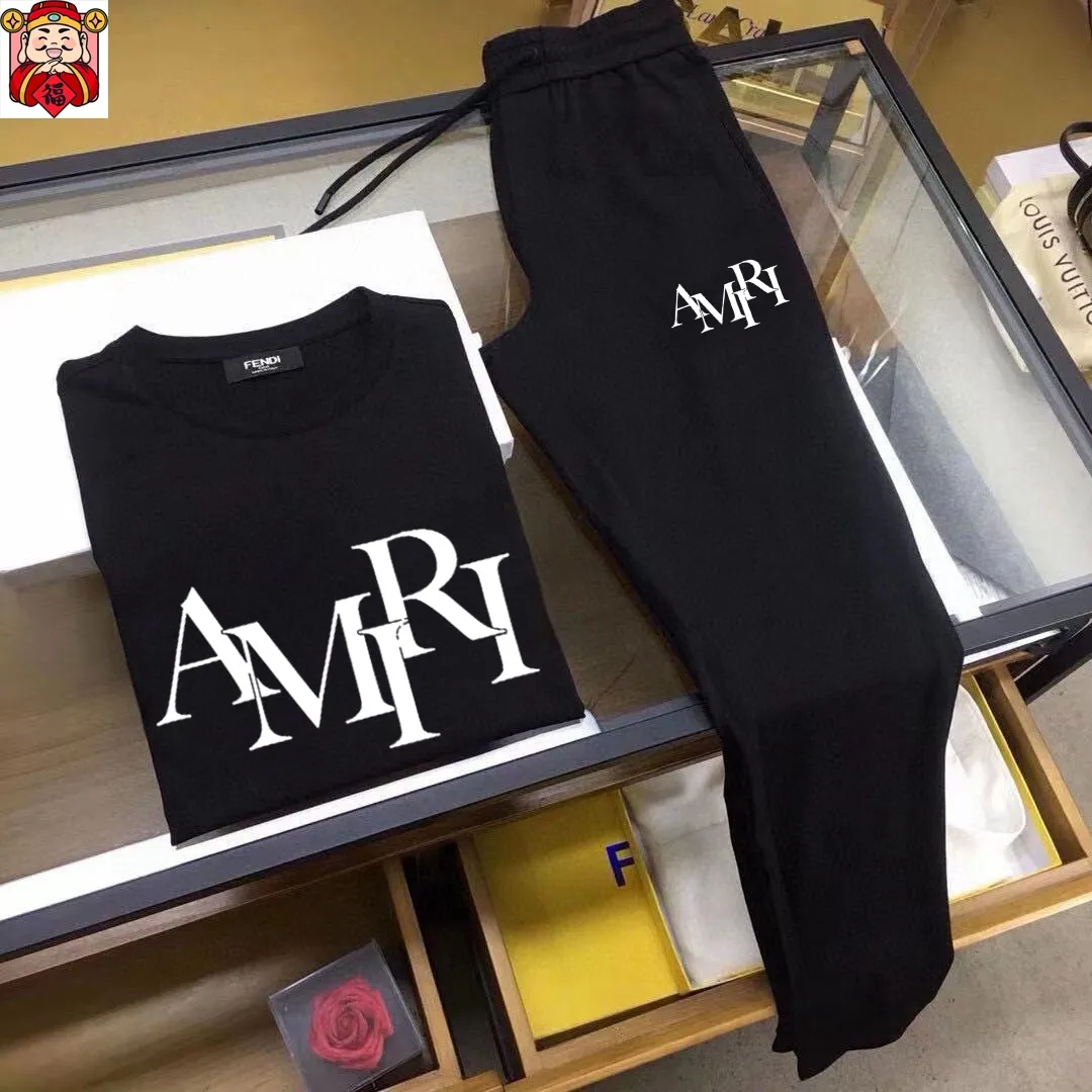 P320 [AMIRI] (Fat Man Gospel) The same style as the 2025 official website. World-renowned luxury brand. Summer men's (double mercerized) high-quality 🐂 suit. It is made of imported original fabrics. It is fashionable and trendy in the season. It is versatile and popular. Simple and elegant, precise workmanship allows you to be at the top of fashion. Size: M-5XL (can be worn up to 220 pounds)
