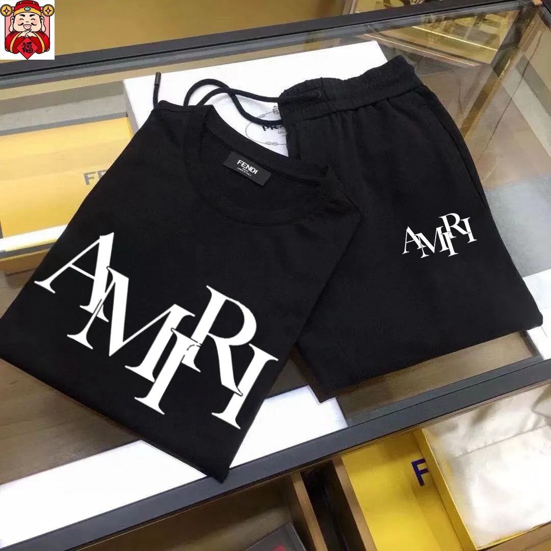 P320 [AMIRI] (Fat Man Gospel) The same style as the 2025 official website. World-renowned luxury brand. Summer men's (double mercerized) high-quality 🐂 suit. It is made of imported original fabrics. It is fashionable and trendy in the season. It is versatile and popular. Simple and elegant, precise workmanship allows you to be at the top of fashion. Size: M-5XL (can be worn up to 220 pounds)
