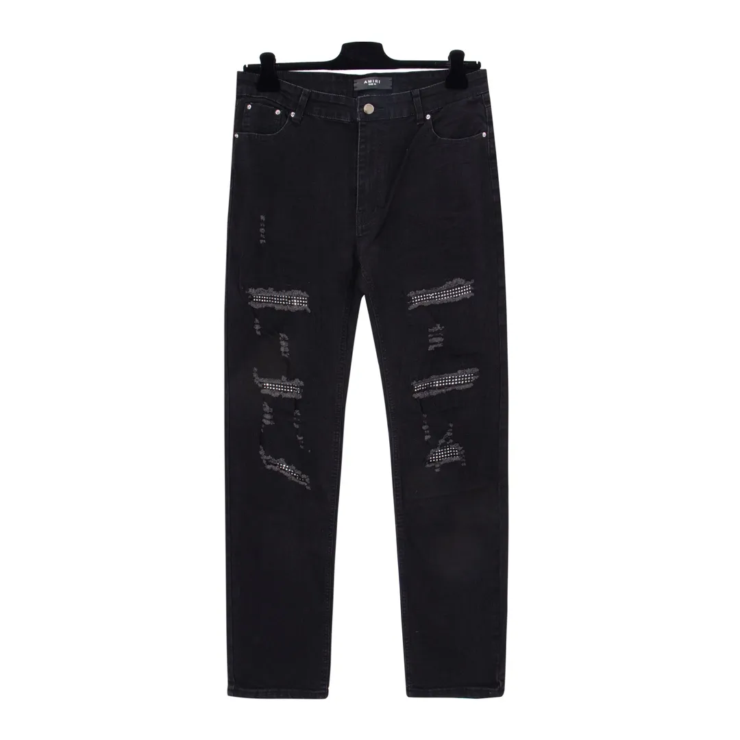 P230 [next day] AMIRI MX1 Hot Diamond High Street Jeans Slim Fit Stretch Washed Knife Cut Hole Trousers FOG High Street Men's Fashion AMIRI Black Leather Hot Diamond Jeans Washed by Ningbo Factory Front and Back Whiskers on the trouser legs are fading, full of high-end sense Partial destruction of the knees and leather patchwork design Already used as facade design Leather waist nameplate Customized crotch placket hardware with engraved molding The focus of this style is not on washing, but on the shape and pattern of damage. The secret lies in the craftsmanship of the master. The cost of post-production grinding, machining, knife cutting, etc. These hand-made products are far beyond comparison with assembly line products. Color: Black Size: 28 30 32 34 (s-XL) Detailed sizes can be found in Figure 9