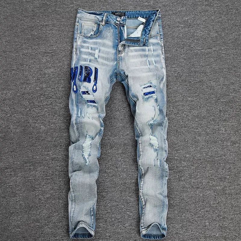 P246 💰 (Top version) AMIRI popular high street jeans slim fit stretch washed knife cut trousers for men. AMIRI amiri is transliterated as Emil, which is the name of the founder. Mike Amiri, the founder of amiri, grew up in Los Angeles, USA. He was influenced by local street culture and Punk Rock since childhood, so he founded the amiri brand named after himself. A variety of trendy clothing meets the needs of different fashion players. Amiri clothing has novel and unique styles and is a well-known street brand in the United States. The styles and styles of many clothes are loved by many street photographers. The various clothing styles meet the dressing needs of different people, show their unique temperament, and show the trend of dressing. amiri's jeans are relatively famous. Not only do they have many styles, but the quality of the jeans is also very good. Many celebrities have also worn amiri brand jeans. Color: Picture color Size: 28, 30, 32, 34, 36 28 30 32 34 36 Waist 71 76 81 86 91 Qianlang 26.5 27.5 28.5 29.5 30.5 Hou Lang 37 38 39 40 41 Foot 14 14.8 15.6 16.4 17.2 Foreign Minister 100 102 104 106 107