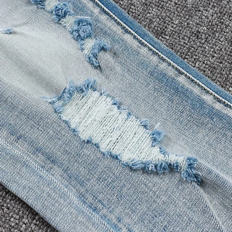 P246 💰 (Top version) AMIRI popular high street jeans slim fit stretch washed knife cut trousers for men. AMIRI amiri is transliterated as Emil, which is the name of the founder. Mike Amiri, the founder of amiri, grew up in Los Angeles, USA. He was influenced by local street culture and Punk Rock since childhood, so he founded the amiri brand named after himself. A variety of trendy clothing meets the needs of different fashion players. Amiri clothing has novel and unique styles and is a well-known street brand in the United States. The styles and styles of many clothes are loved by many street photographers. The various clothing styles meet the dressing needs of different people, show their unique temperament, and show the trend of dressing. amiri's jeans are relatively famous. Not only do they have many styles, but the quality of the jeans is also very good. Many celebrities have also worn amiri brand jeans. Color: Picture color Size: 28, 30, 32, 34, 36 28 30 32 34 36 Waist 71 76 81 86 91 Qianlang 26.5 27.5 28.5 29.5 30.5 Hou Lang 37 38 39 40 41 Foot 14 14.8 15.6 16.4 17.2 Foreign Minister 100 102 104 106 107