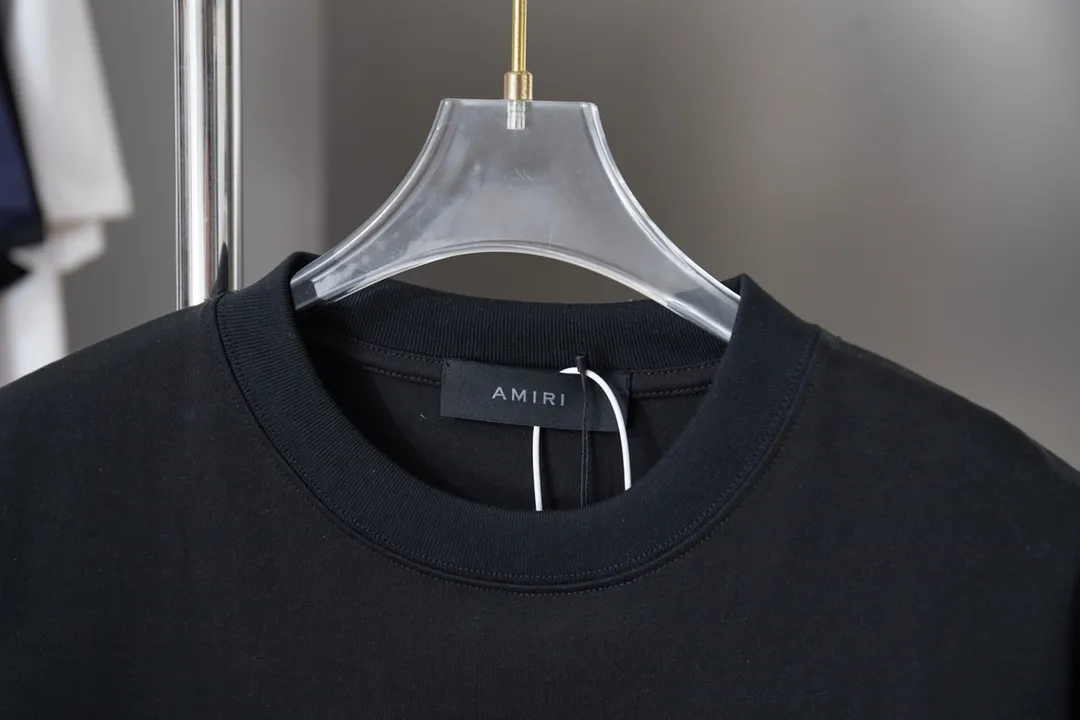 P150 AMIRI 25SS early spring new style short sleeves with embroidered letters, light luxury, a must-have item for daily commuting for men and women, correct version, welcome to compare, detailed features · 320g 100% pure cotton double yarn jersey fabric · Special thickened 32 pieces of double-strand 1X1 thread in the same vat custom dyeing · Imported Tajima machine embroidery color hollow show. Garment washing water: ㊗️ Washing water is to make the embroidery softer · Double-needle sewing and cross-seam technology · Original main mark, washed tag, brand moisture-proof paper packaging Color: black/white Size: S/M/L/XL