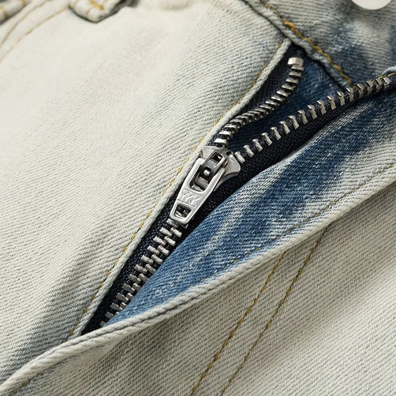 #N16 P246💰 (Extreme version) AMIRI popular high street jeans slim fit stretch washed knife cut trousers for men AMIRI amiri is transliterated as Emil, which is the name of the founder. Mike Amiri, the founder of amiri, grew up in Los Angeles, USA. He was influenced by local street culture and Punk Rock since childhood, so he founded the amiri brand named after himself. A variety of trendy clothing meets the needs of different trendy players. Amiri clothing has novel and unique styles and is a well-known street brand in the United States. The styles and styles of many clothes are loved by many street photographers. The various clothing styles meet the dressing needs of different people, show their unique temperament, and show the trend of dressing. amiri's jeans are relatively famous. Not only do they have many styles, but the quality of the jeans is also very good. Many celebrities have also worn amiri brand jeans. Color: Picture color Size: 28, 30, 32, 34, 36 28 30 32 34 36 Waist 71 76 81 86 91 Qianlang 26.5 27.5 28.5 29.5 30.5 Hou Lang 37 38 39 40 41 Foot 14 14.8 15.6 16.4 17.2 Foreign Minister 100 102 104 106 107