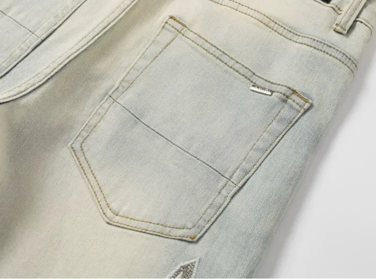#N16 P246💰 (Extreme version) AMIRI popular high street jeans slim fit stretch washed knife cut trousers for men AMIRI amiri is transliterated as Emil, which is the name of the founder. Mike Amiri, the founder of amiri, grew up in Los Angeles, USA. He was influenced by local street culture and Punk Rock since childhood, so he founded the amiri brand named after himself. A variety of trendy clothing meets the needs of different trendy players. Amiri clothing has novel and unique styles and is a well-known street brand in the United States. The styles and styles of many clothes are loved by many street photographers. The various clothing styles meet the dressing needs of different people, show their unique temperament, and show the trend of dressing. amiri's jeans are relatively famous. Not only do they have many styles, but the quality of the jeans is also very good. Many celebrities have also worn amiri brand jeans. Color: Picture color Size: 28, 30, 32, 34, 36 28 30 32 34 36 Waist 71 76 81 86 91 Qianlang 26.5 27.5 28.5 29.5 30.5 Hou Lang 37 38 39 40 41 Foot 14 14.8 15.6 16.4 17.2 Foreign Minister 100 102 104 106 107