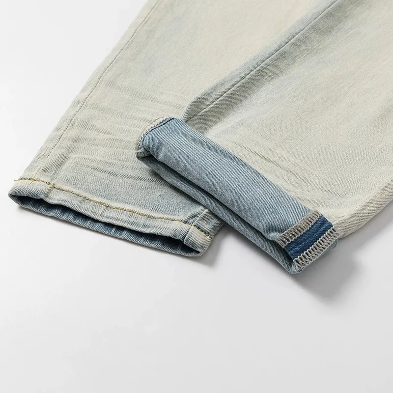 #N16 P246💰 (Extreme version) AMIRI popular high street jeans slim fit stretch washed knife cut trousers for men AMIRI amiri is transliterated as Emil, which is the name of the founder. Mike Amiri, the founder of amiri, grew up in Los Angeles, USA. He was influenced by local street culture and Punk Rock since childhood, so he founded the amiri brand named after himself. A variety of trendy clothing meets the needs of different trendy players. Amiri clothing has novel and unique styles and is a well-known street brand in the United States. The styles and styles of many clothes are loved by many street photographers. The various clothing styles meet the dressing needs of different people, show their unique temperament, and show the trend of dressing. amiri's jeans are relatively famous. Not only do they have many styles, but the quality of the jeans is also very good. Many celebrities have also worn amiri brand jeans. Color: Picture color Size: 28, 30, 32, 34, 36 28 30 32 34 36 Waist 71 76 81 86 91 Qianlang 26.5 27.5 28.5 29.5 30.5 Hou Lang 37 38 39 40 41 Foot 14 14.8 15.6 16.4 17.2 Foreign Minister 100 102 104 106 107