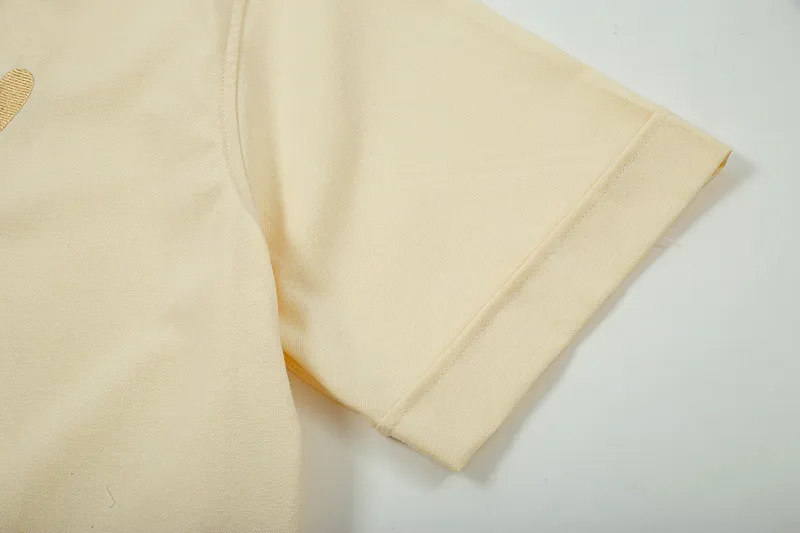 AMI Paris classic autumn heart embroidery in the same color on the chest. Casual cotton solid color short-sleeved Oxford shirt. Original custom-made 180g pure cotton fabric. Loose off-shoulder version. Same style for men and women. Color: Tianlan, white, green, pink, yellow, size: S-XL