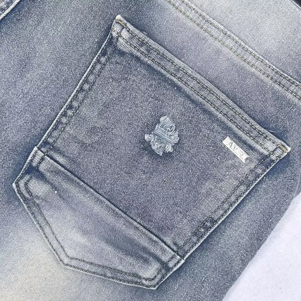 P150 Top replica AMIRI denim shorts AMIRI high street basic ripped tight stretch jeans trousers Amiriamiri is transliterated as Emil, which is the name of the founder. Mike Amiri, the founder of amiri, grew up in Los Angeles, USA. He was influenced by the local street culture Rock since he was a child, so he founded the amiri brand named after himself. A variety of trendy clothing meets the needs of different trendy players. Amiri clothing has novel and unique styles and is a well-known street brand in the United States. Many of its styles and styles are loved by many street photographers. Various clothing styles meet the needs of different people, show their unique temperament, and show the trend of dressing. amiri's jeans are relatively famous. Not only do they have many styles, but the quality of the jeans is also very good. Many celebrities have also worn amiri brand jeans. Fashionability.  Color; picture color Size: m l xl xxl