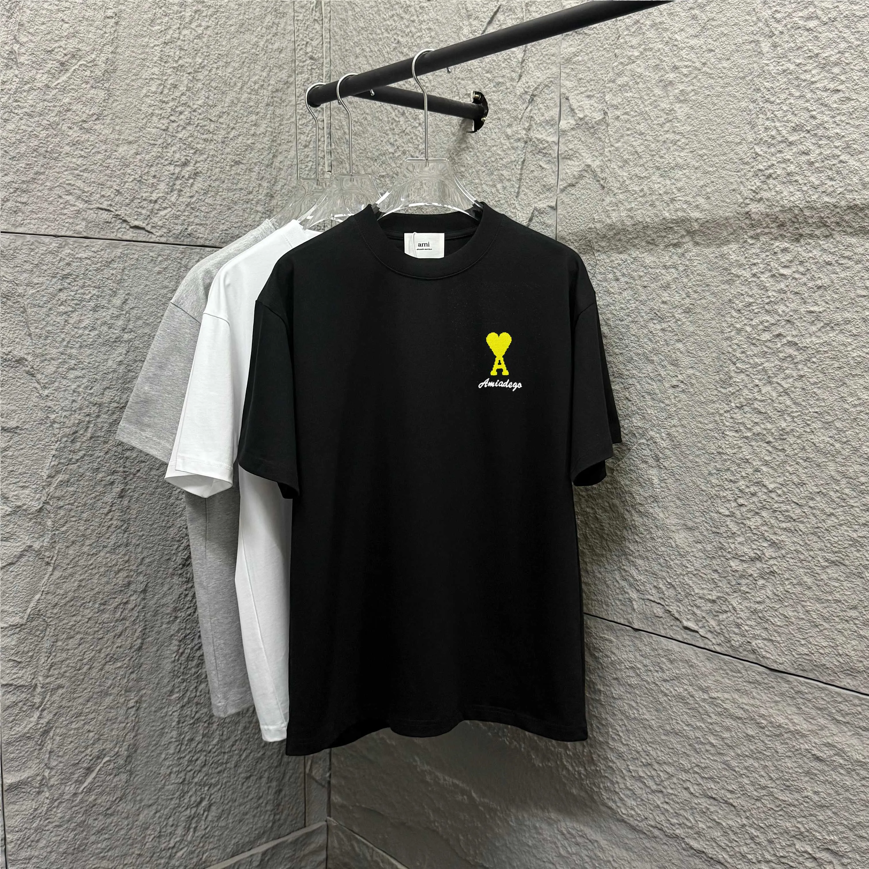 🅿️180 Ami* 2025 spring and summer new style Embroidered yellow love letters Customized double yarn plain cotton fabric Short-sleeved T-shirt Unisex Color: Black White Floral Gray Angora Red Size: S (90-130 catties) M (120-150 catties) L (140-165 catties) XL (160-180 catties) XXL (180-210 pounds)
