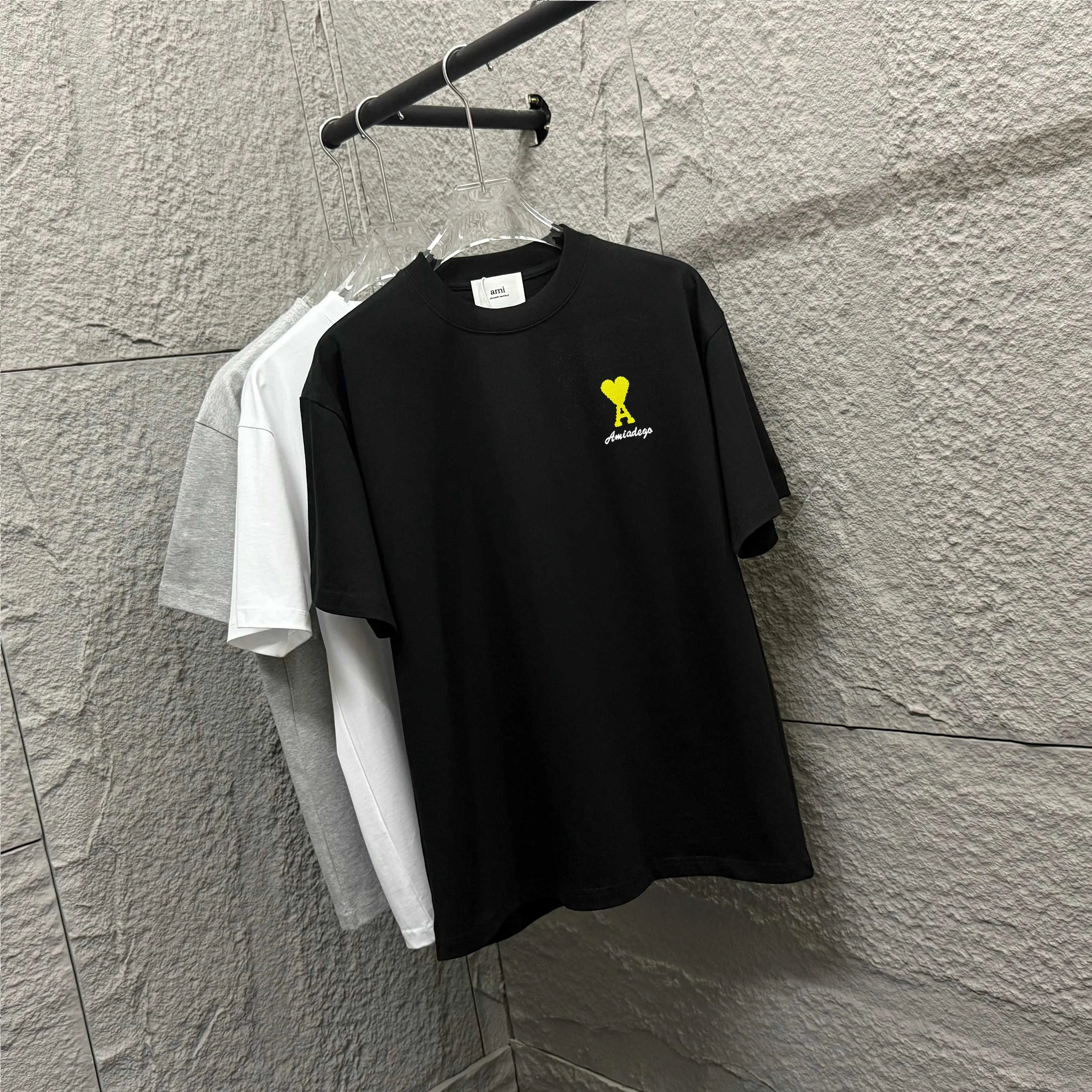🅿️180 Ami* 2025 spring and summer new style Embroidered yellow love letters Customized double yarn plain cotton fabric Short-sleeved T-shirt Unisex Color: Black White Floral Gray Angora Red Size: S (90-130 catties) M (120-150 catties) L (140-165 catties) XL (160-180 catties) XXL (180-210 pounds)