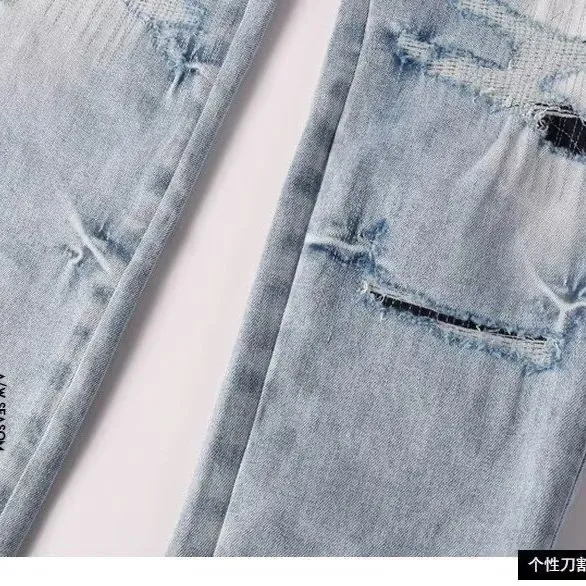 P220 💰 AMIRI patch embroidery jeans trousers AMIRI high street basic ripped tight elastic jeans trousers amiri brand jeans break the production process and cutting of the original jeans, the fabrics are softer and more comfortable Hand-sewn collar label Customized logo buttons Genuine leather tag Color: Picture color Size: 30-32-34-36