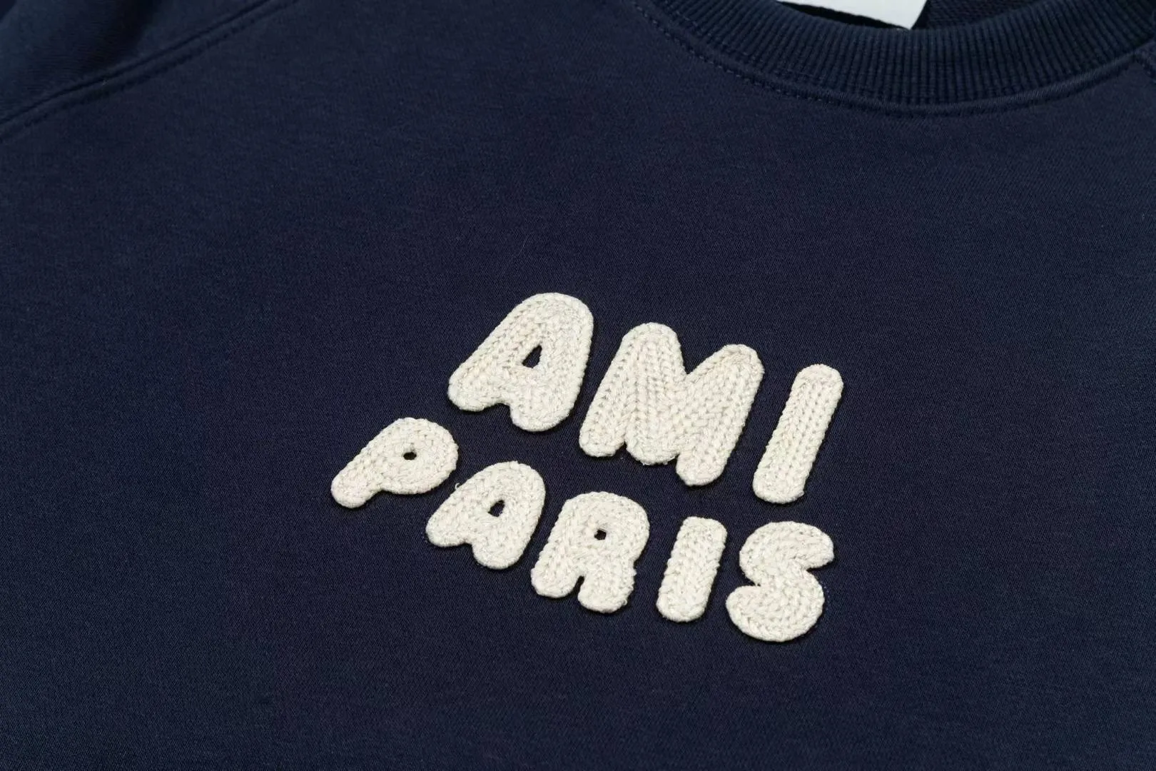 666# AMI PARIS 25 new autumn and winter crochet monogram micro-label towel embroidered raglan round neck pullover sweatshirt Customized 360g pure cotton fabric YP replica New main wheat Washable wheat QR code can be scanned Same style for men and women Color: Baolan apricot Size: S-XL