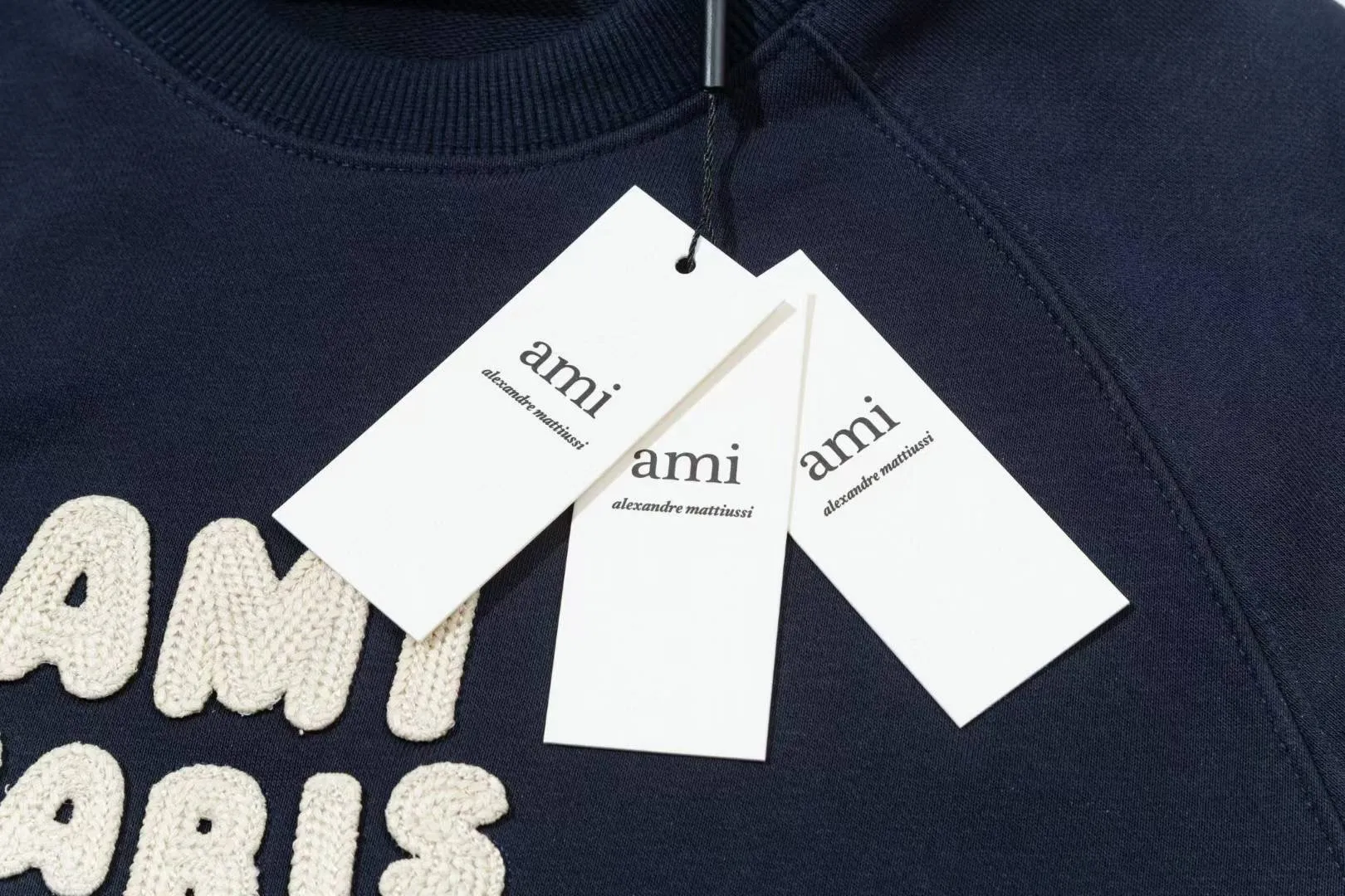 666# AMI PARIS 25 new autumn and winter crochet monogram micro-label towel embroidered raglan round neck pullover sweatshirt Customized 360g pure cotton fabric YP replica New main wheat Washable wheat QR code can be scanned Same style for men and women Color: Baolan apricot Size: S-XL