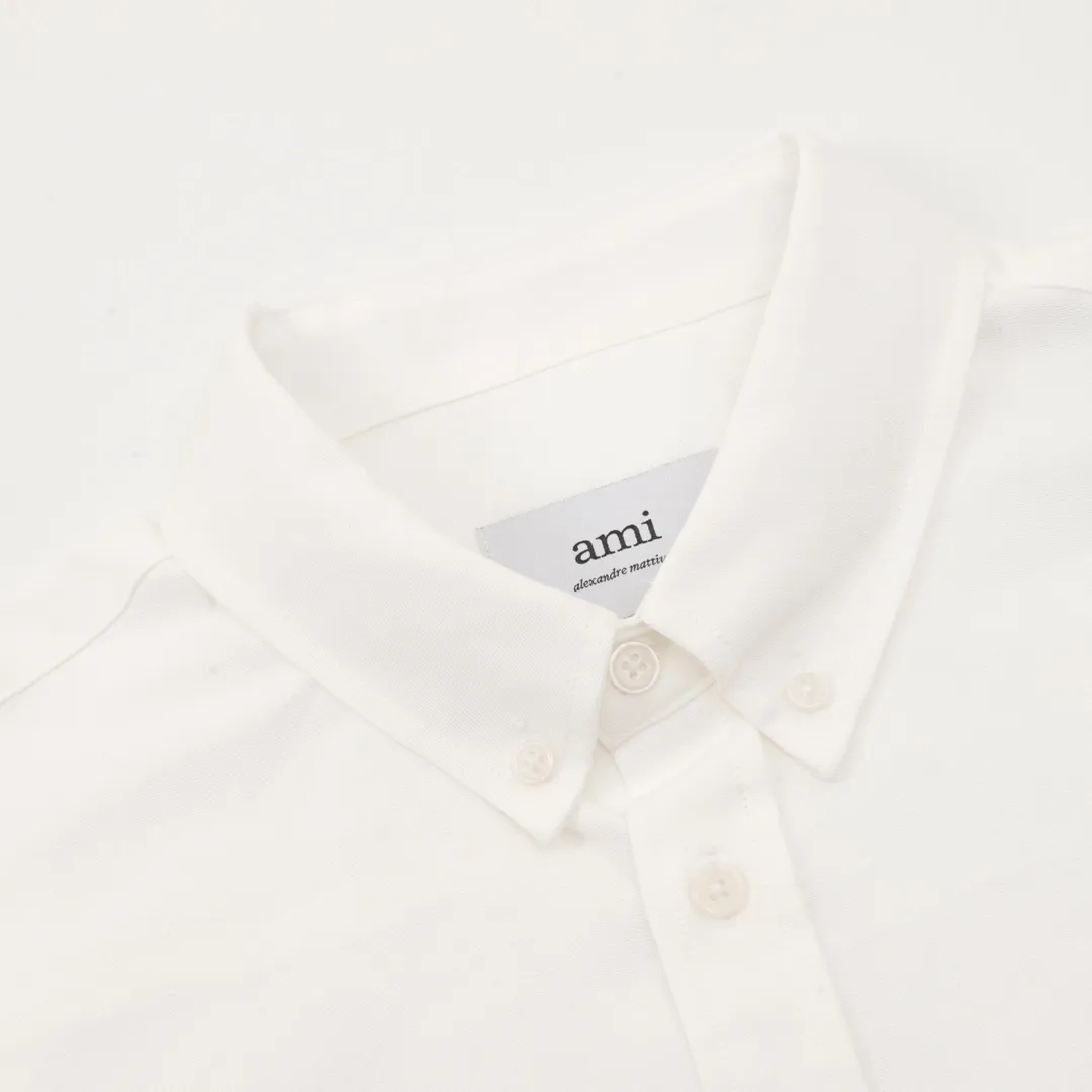 🅿️500 AMI Paris small love embroidered long-sleeved shirt. Customized high-quality flexible Oxford cotton, imported machine embroidery technology, high precision, smooth and delicate lines. The fabrics have been washed, with better hand feel and texture. It is not easy to deform, shrink, or fade. It maintains long-term beauty, customized accessories, loose fit. Size: 38-44