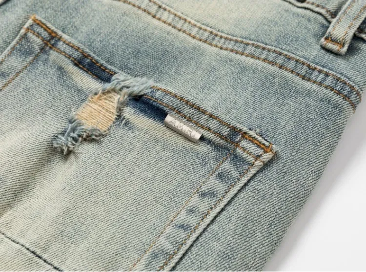 #N09 P246💰 (Top version) AMIRI hot-selling high street jeans, slim-fit stretchy washed knife-cut trousers for men AMIRI amiri is transliterated as Emil, which is the name of the founder. Mike Amiri, the founder of amiri, grew up in Los Angeles, USA. He was influenced by local street culture and Punk Rock since childhood, so he founded the amiri brand named after himself. A variety of trendy clothing meets the needs of different fashion players. Amiri clothing has novel and unique styles and is a well-known street brand in the United States. The styles and styles of many clothes are loved by many street photographers. The various clothing styles meet the dressing needs of different people, show their unique temperament, and show the trend of dressing. amiri's jeans are relatively famous. Not only do they have many styles, but the quality of the jeans is also very good. Many celebrities have also worn amiri brand jeans. Color: Picture color Size: 28, 30, 32, 34, 36 28 30 32 34 36 Waist 71 76 81 86 91 Qianlang 26.5 27.5 28.5 29.5 30.5 Hou Lang 37 38 39 40 41 Foot 14 14.8 15.6 16.4 17.2 Foreign Minister 100 102 104 106 107