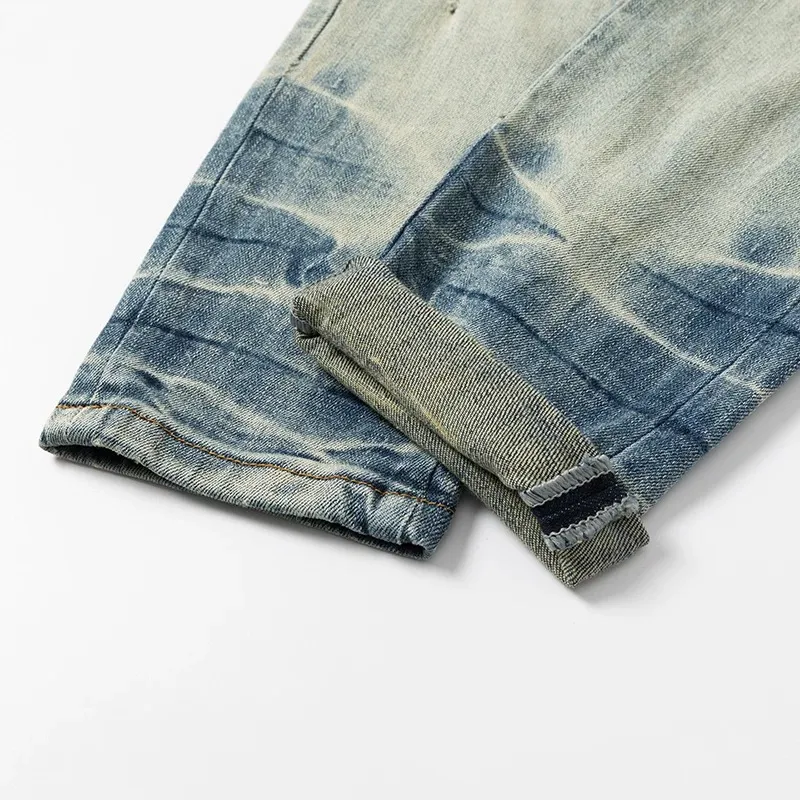 #N09 P246💰 (Top version) AMIRI hot-selling high street jeans, slim-fit stretchy washed knife-cut trousers for men AMIRI amiri is transliterated as Emil, which is the name of the founder. Mike Amiri, the founder of amiri, grew up in Los Angeles, USA. He was influenced by local street culture and Punk Rock since childhood, so he founded the amiri brand named after himself. A variety of trendy clothing meets the needs of different fashion players. Amiri clothing has novel and unique styles and is a well-known street brand in the United States. The styles and styles of many clothes are loved by many street photographers. The various clothing styles meet the dressing needs of different people, show their unique temperament, and show the trend of dressing. amiri's jeans are relatively famous. Not only do they have many styles, but the quality of the jeans is also very good. Many celebrities have also worn amiri brand jeans. Color: Picture color Size: 28, 30, 32, 34, 36 28 30 32 34 36 Waist 71 76 81 86 91 Qianlang 26.5 27.5 28.5 29.5 30.5 Hou Lang 37 38 39 40 41 Foot 14 14.8 15.6 16.4 17.2 Foreign Minister 100 102 104 106 107