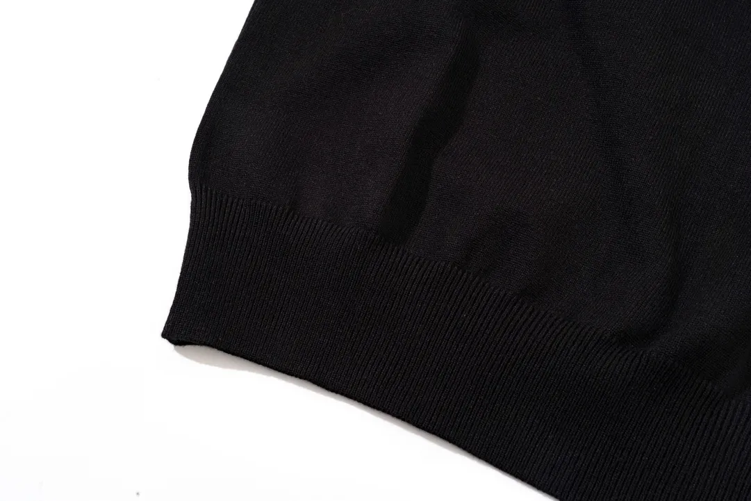 P200 A8103# MAISON KITSUNE 2023 New Autumn and Winter Classic Fox Head Round Neck Cardigan Sweater for Men and Women Color: Black Size: S-XL