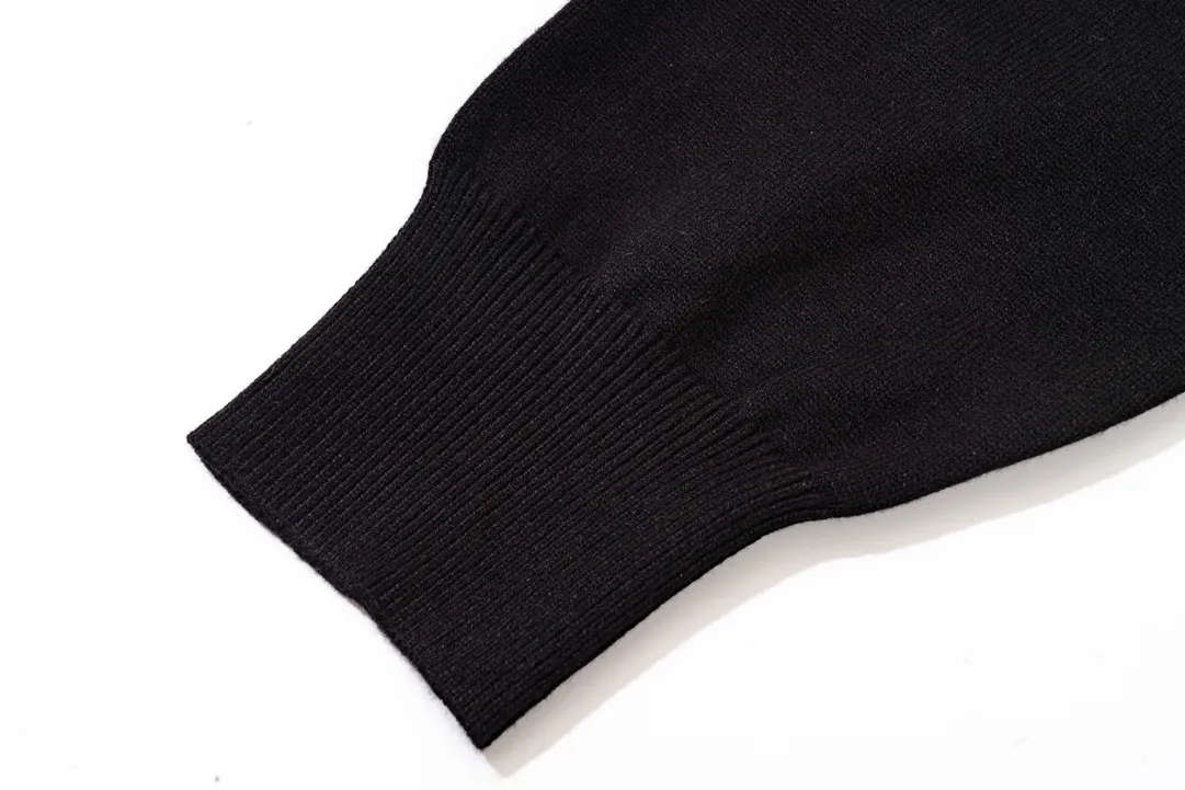 P200 A8103# MAISON KITSUNE 2023 New Autumn and Winter Classic Fox Head Round Neck Cardigan Sweater for Men and Women Color: Black Size: S-XL