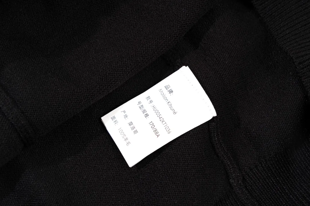 P200 A8103# MAISON KITSUNE 2023 New Autumn and Winter Classic Fox Head Round Neck Cardigan Sweater for Men and Women Color: Black Size: S-XL