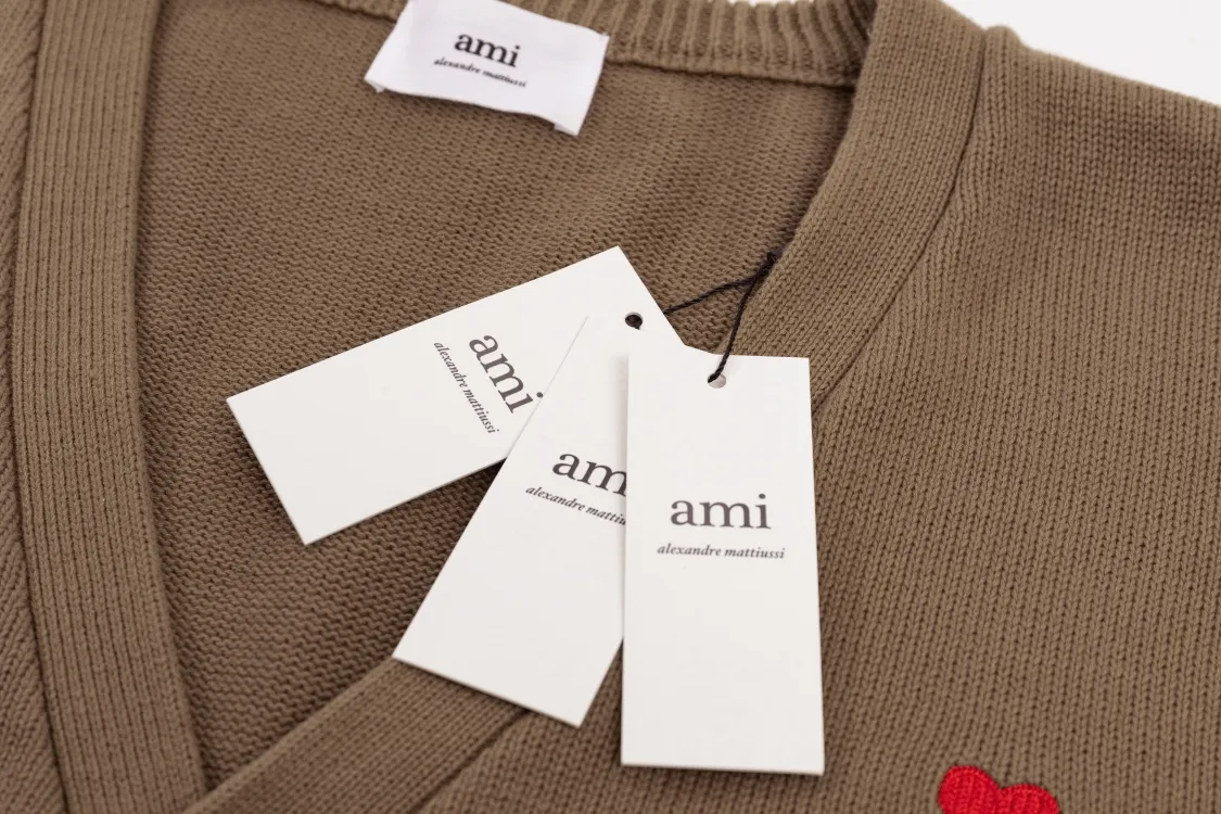 CYA39# 2022 Spring and Autumn New Ami de Coeur Small Love Embroidered V-neck Wool Sweater, Same Style for Men and Women Color: Black Brown Size: S-XL