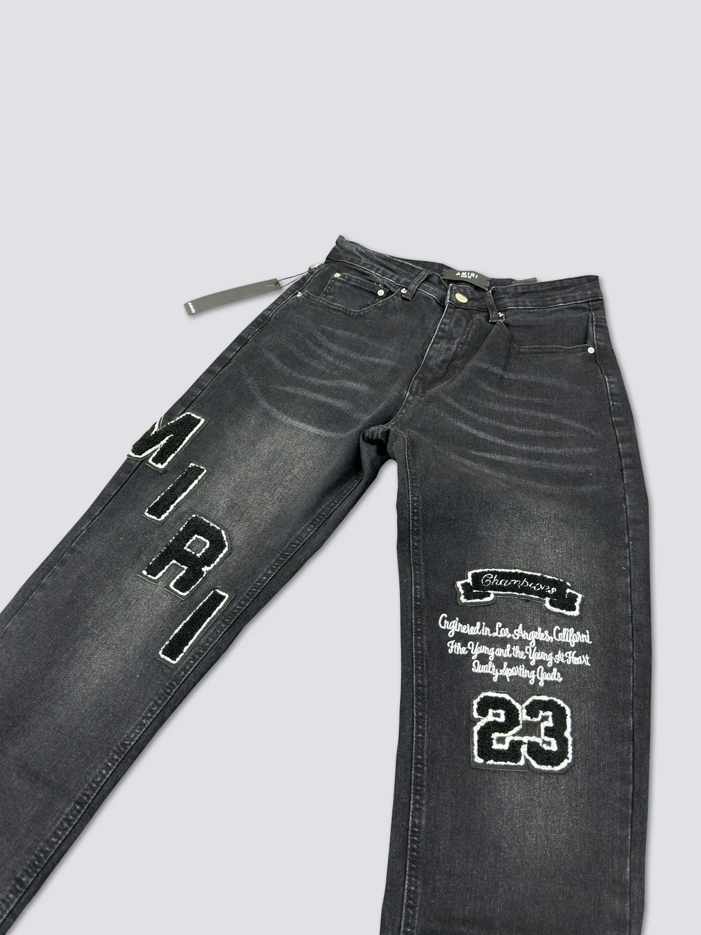 AMIRI's new jeans washed towel embroidered logo denim trousers are the same for men and women Color: Black Size: S-XL (28-34)