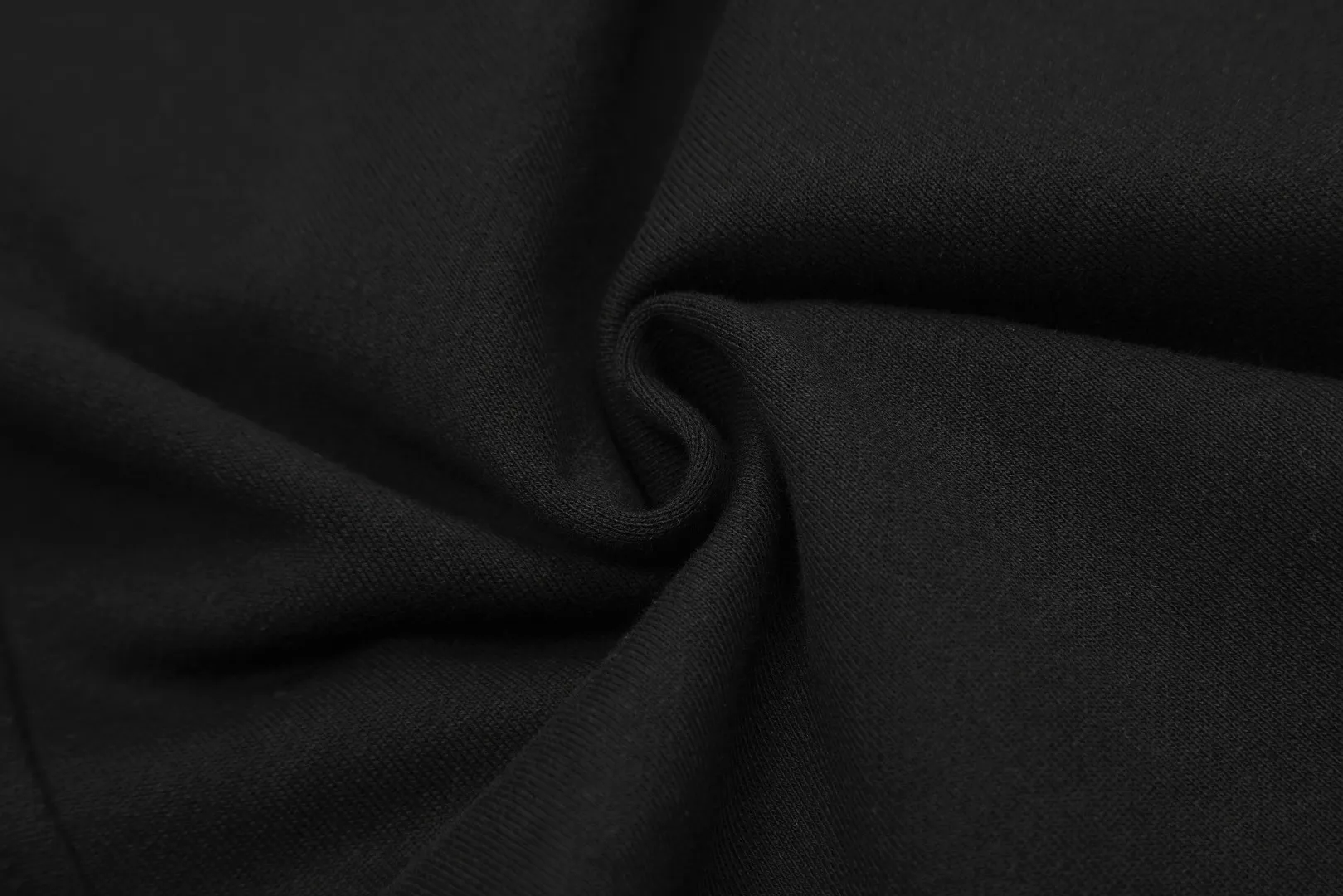 AMI/Amy Big Love Chapter Embroidery Classic Shorts Put aside all the messy words and let’s go directly to the product parameters: ✅380g customized rough-feel fabric ✅Correct workmanship Every detail is 100% restored to the official website ✅The thread is made of 500g high-gram heavyweight pure cotton thread Custom-woven and dyed in the same color in the same tank No color difference with the fabric Machine washable and washed, not easy to deform ✅No comparison and no damage Differentiated from the market currency Correct workmanship details High-quality pure cotton fabric ✅The webbing is made of custom-dyed high-density and high-thickness webbing. Benchmark the official website. ✅The only correct embroidery of the same material on the market. Distinguish the fake ones on the market. ✅The version follows the official website. It is loose and slim and can wear 210 pounds. There is no pressure for global shopping. Size: S-XL. Color (6 colors): Black and black, black and red, white and black, white and red, navy and gray.