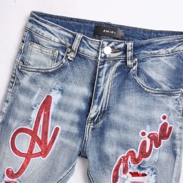 P166 Top replica AMIRI denim shorts AMIRI high street basic ripped tight stretch jeans trousers Amiriamiri is transliterated as Emil, which is the name of the founder. Mike Amiri, the founder of amiri, grew up in Los Angeles, USA. He was influenced by the local street culture Rock since he was a child, so he founded the amiri brand named after himself. A variety of trendy clothing meets the needs of different fashion players. Amiri clothing has novel and unique styles and is a well-known street brand in the United States. Many of its styles and styles are loved by many street photographers. Various clothing styles meet the needs of different people, show their unique temperament, and show the trend of dressing. amiri's jeans are relatively famous. Not only do they have many styles, but the quality of the jeans is also very good. Many celebrities have also worn amiri brand jeans. Fashionability.  Color; picture color Size: m l xl xxl