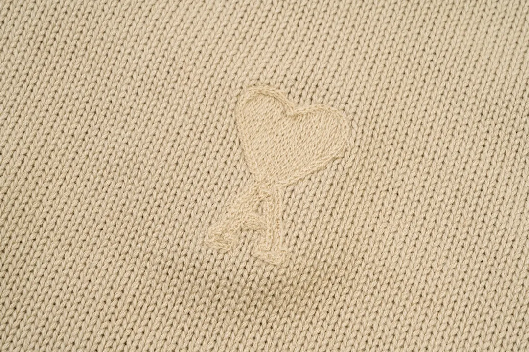 A8115# AMI Paris 2023 New Arrival Love Towel Embroidered Round Neck Sweater Single Piece M Size 750g Oversize Version Same Style for Men and Women Color: Black White Sky Blue Vanilla Apricot Size Number: S-XL