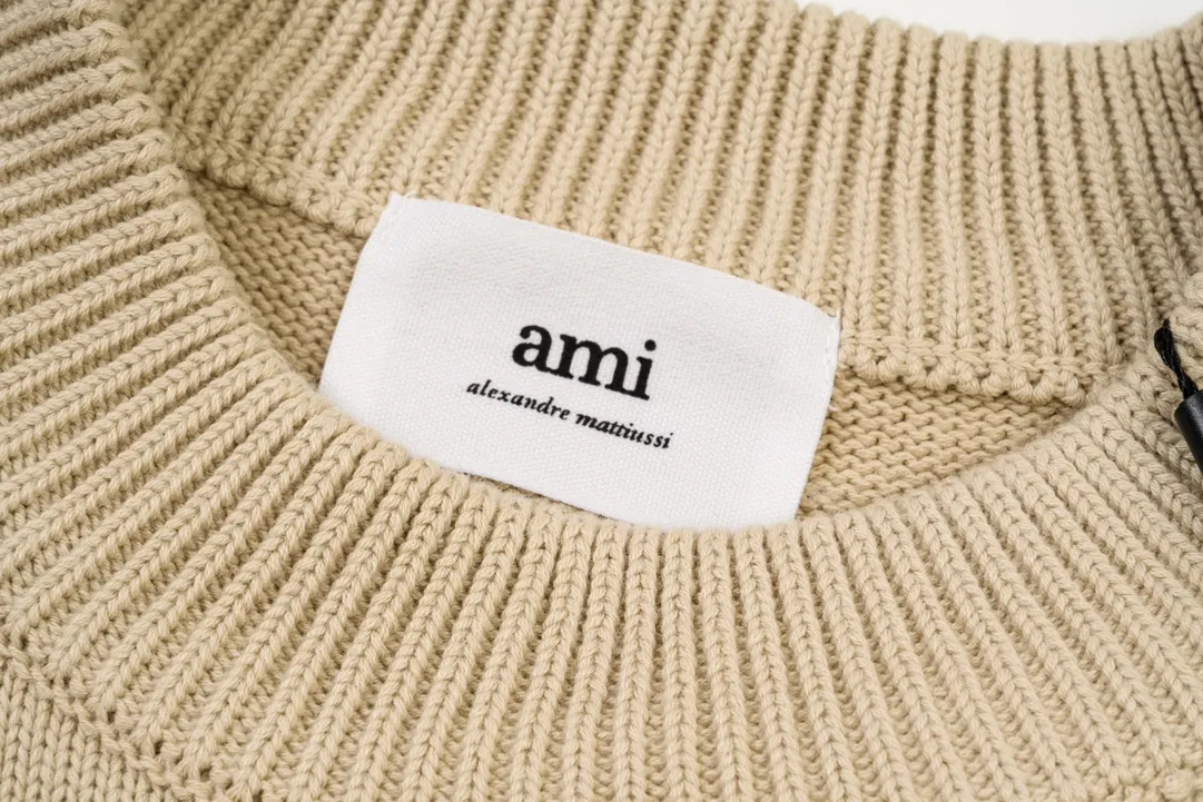 A8115# AMI Paris 2023 New Arrival Love Towel Embroidered Round Neck Sweater Single Piece M Size 750g Oversize Version Same Style for Men and Women Color: Black White Sky Blue Vanilla Apricot Size Number: S-XL