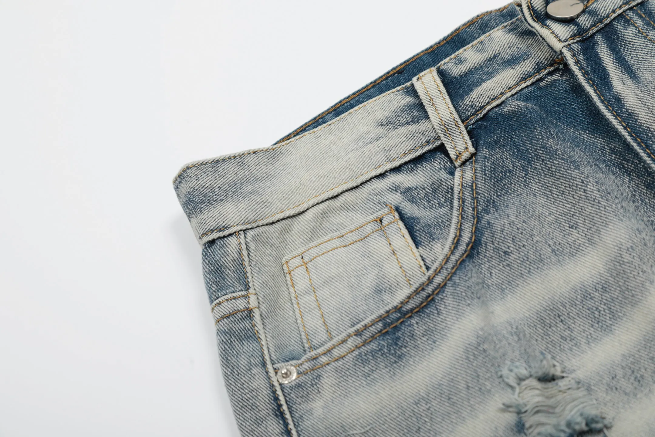 #M37 P168💰 Amiri classic embroidered patched leather ripped letter jeans, slim fit jeans, produced by a major washed factory, full of high-end feel, partially destroyed knee design with patchwork leather design, has been used as a facade design, leather waist nameplate, the focus of this style is not on the washing, but on the destroyed shape and version. The secret lies in the craftsmanship of the master. The cost of post-processing, grinding, cutting, etc. is far beyond the cost of assembly line products. Color: Picture color Size: 30-32-34-36