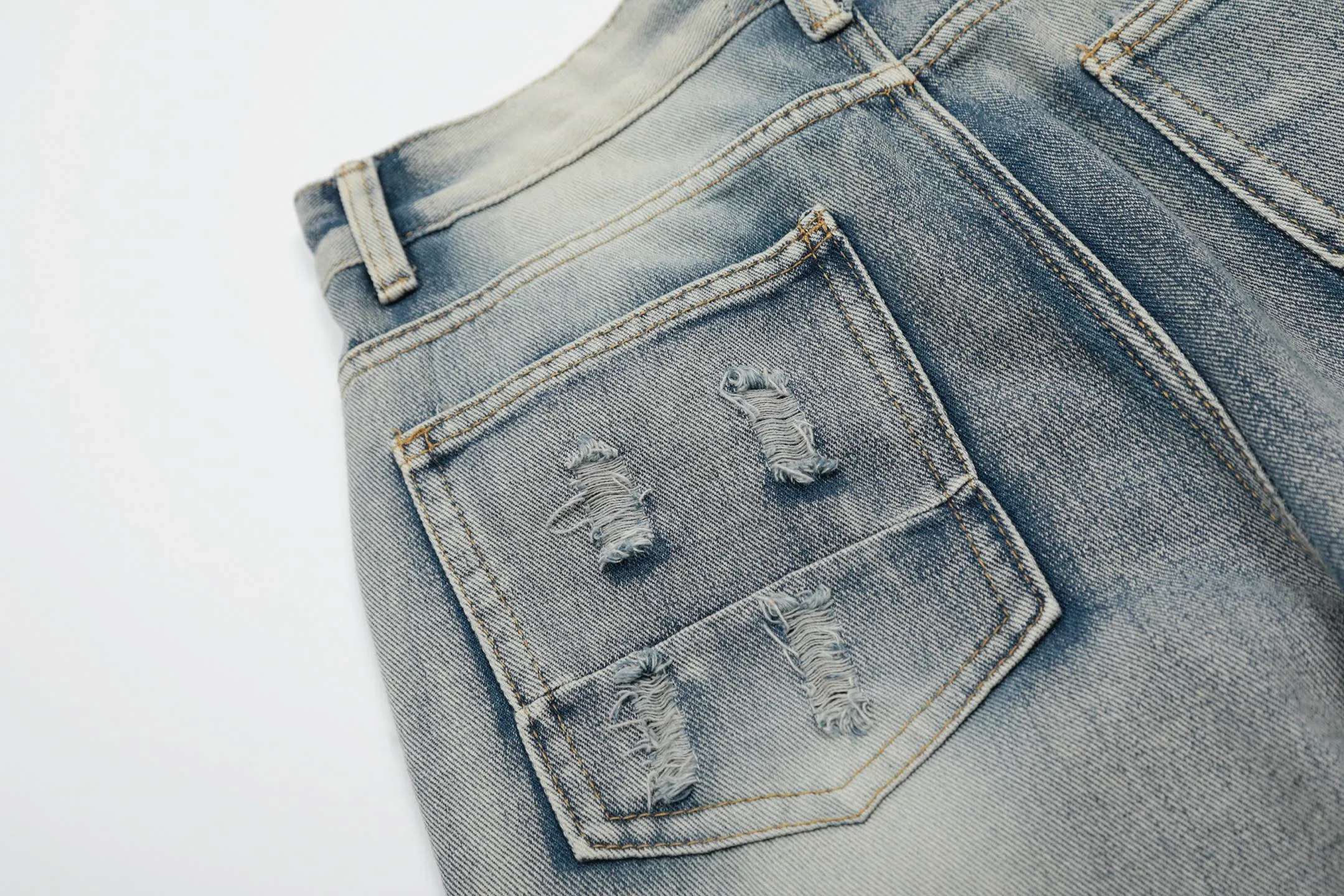 #M37 P168💰 Amiri classic embroidered patched leather ripped letter jeans, slim fit jeans, produced by a major washed factory, full of high-end feel, partially destroyed knee design with patchwork leather design, has been used as a facade design, leather waist nameplate, the focus of this style is not on the washing, but on the destroyed shape and version. The secret lies in the craftsmanship of the master. The cost of post-processing, grinding, cutting, etc. is far beyond the cost of assembly line products. Color: Picture color Size: 30-32-34-36