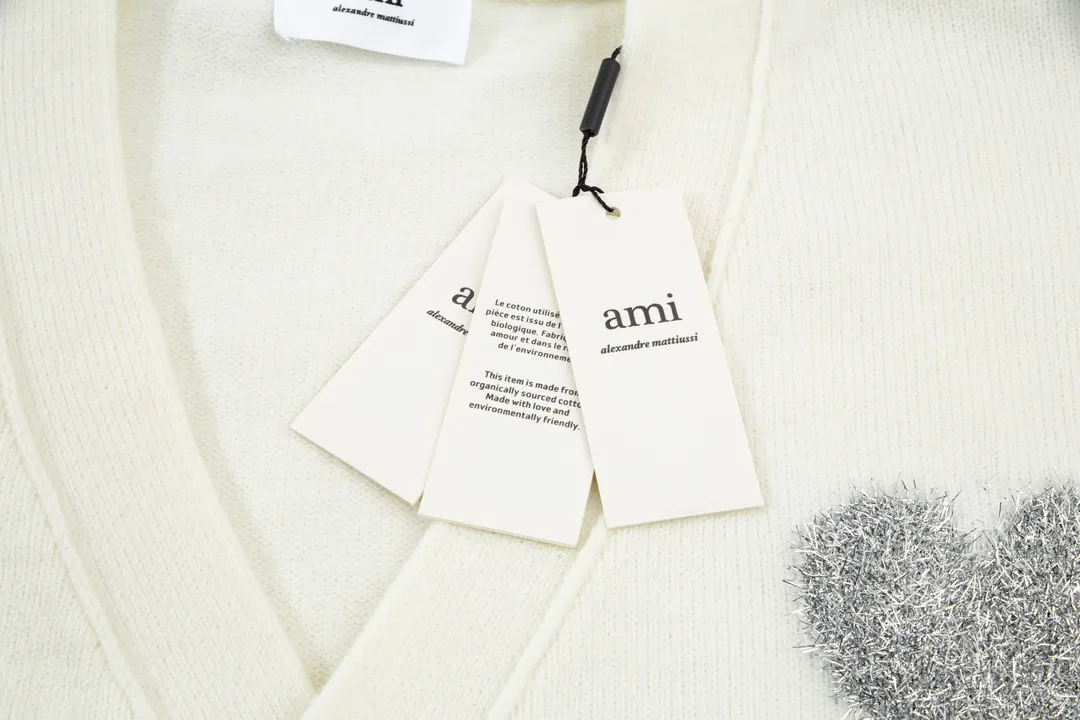A8148# [Christmas Capsule Series] AMI Paris 2023 autumn and winter new silver big heart alpaca blend soft and waxy cardigan knitted sweater Oversize version for men and women Color: off-white Size: S-XL