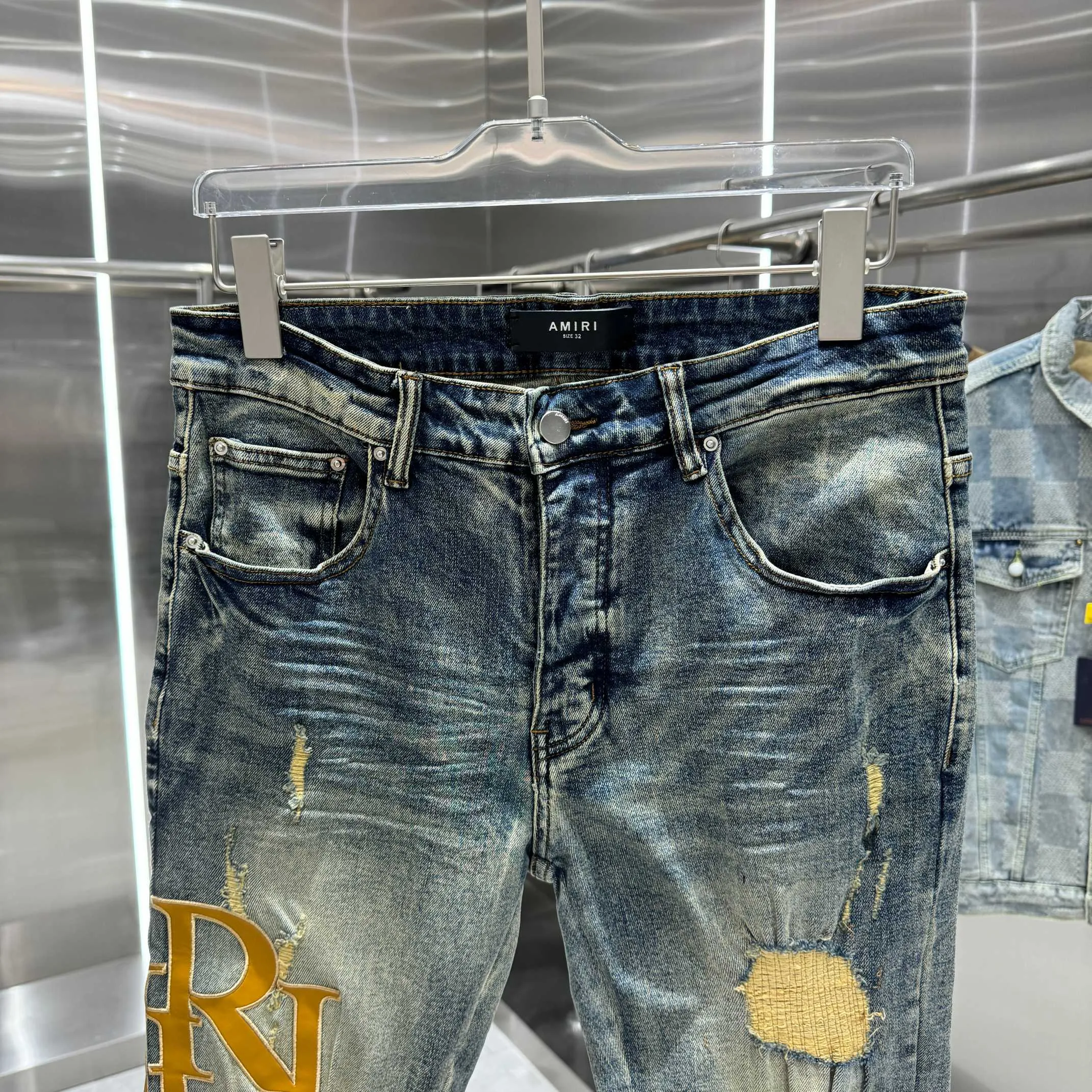 P290 Amiri ripped letter embroidery craft street fashion slim fit stretch jeans color blue size 30 32 34 36 38