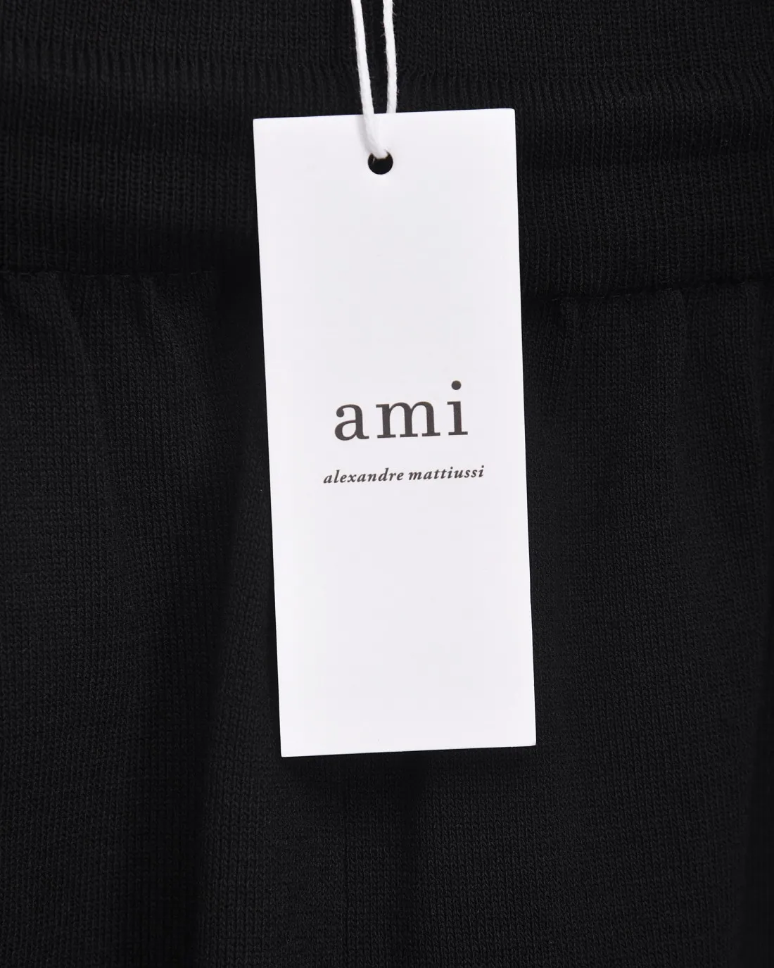 🅿️236 (shipped next day) Ami/Love Macaron ❤Logo embroidered casual sports shorts 2025ss official website new original fabric official same style shorts custom mesh sweater knitted fabric high-end version, counter customized fabric High breathability and comfort, precision production, impeccable detail processing, ✅customized logo engraved buttons, three labels complete. Brand element design concept reflects high quality. It feels delicate and soft! Presenting a casual cut, the upper body shape is great🐍Color: apricot gray blue and black Size: M-2XL