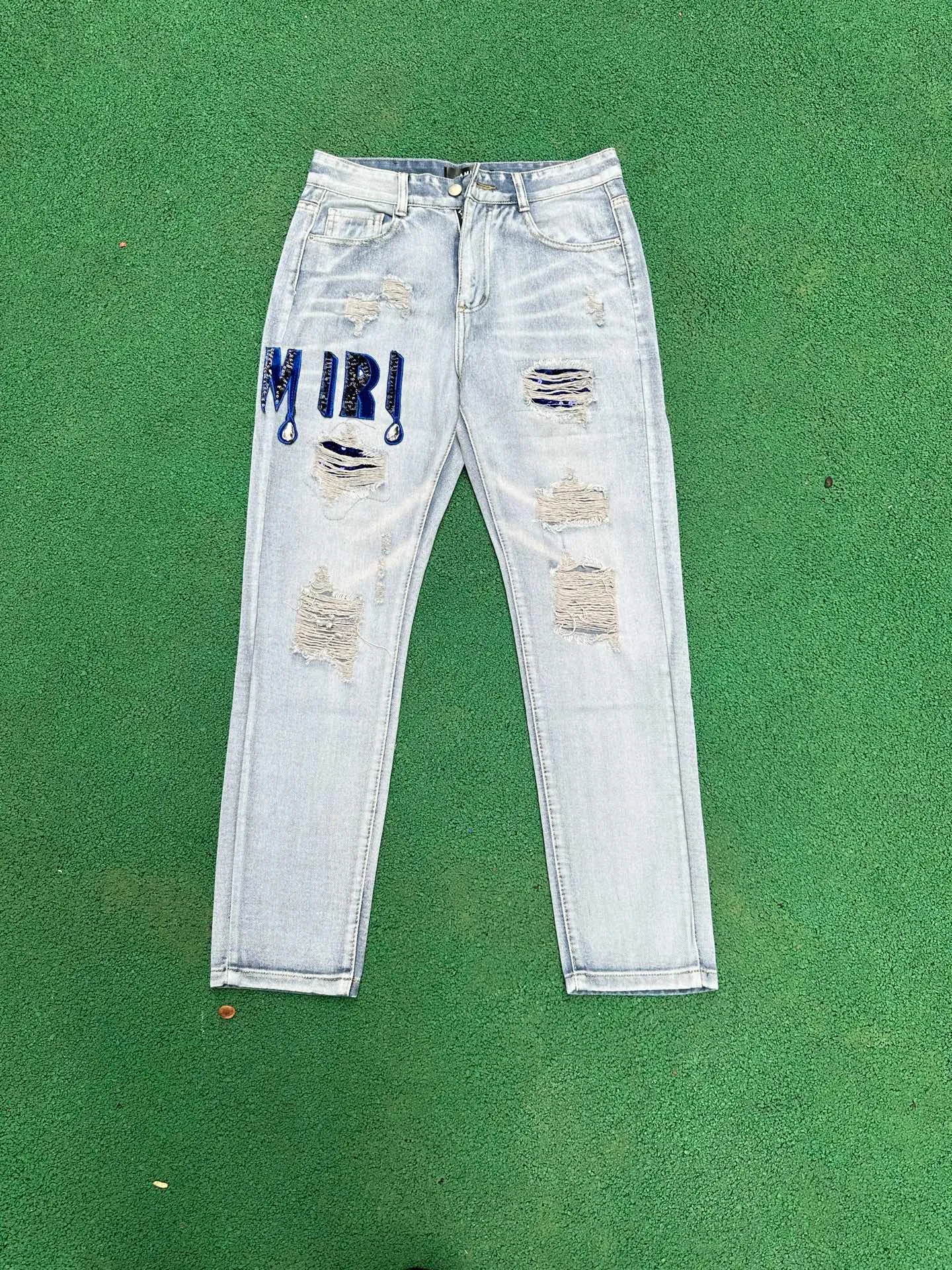 #M94 P168💰 AMIRI patch embroidery jeans trousers AMIRI high street basic ripped tight elastic jeans trousers amiri brand jeans break the production process and cutting of the original jeans, the fabrics are softer and more comfortable Hand-sewn collar label Customized logo buttons Genuine leather tag Color: Picture color Size: 30-32-34-36