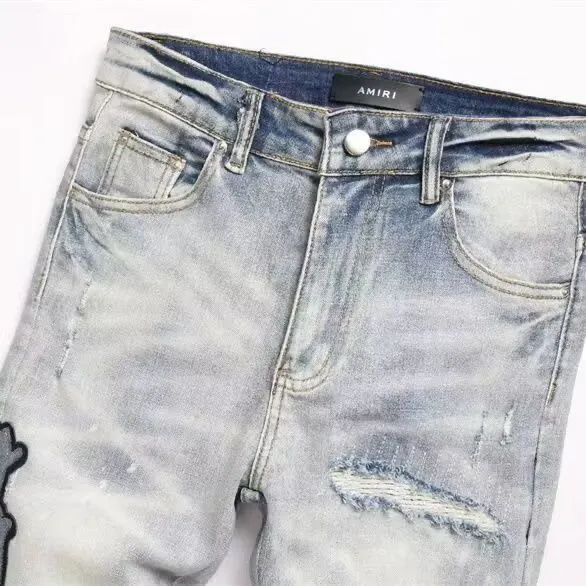 #M56 P168💰 AMIRI patch embroidery jeans trousers AMIRI high street basic ripped tight elastic jeans trousers amiri brand jeans break the production process and cutting of the original jeans, the fabrics are softer and more comfortable Hand-sewn collar label Customized logo buttons Genuine leather tag Color: Picture color Size: 30-32-34-36