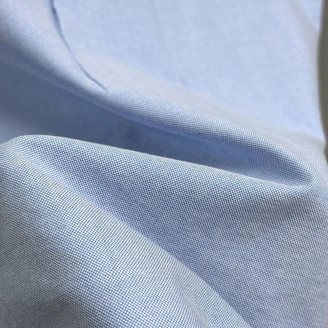 🅿️240 Ami Paris cotton oxford embroidered shirt is made of 100% cotton oxford fabric. The unique texture of oxford is more textured than ordinary cotton shirts. The 100% cotton material makes it have good breathability. The fabric has high strength and good wear resistance. It is comfortable to wear and not easy to sweat. Loose fit. The upper body is three-dimensional and the lines are smooth and natural. From the shoulder line to the waistline to the hem, the line transition is smooth. There are no unnecessary folds or accumulation. The overall shape is neat and stretchy. The chest is embellished with the iconic love embroidery, which is simple but highly recognizable. The color transition of the embroidery thread is natural. The stitches are even and consistent in spacing and size. The stitches can also be connected naturally. The lines are smooth and not stiff. Size: S M L XL