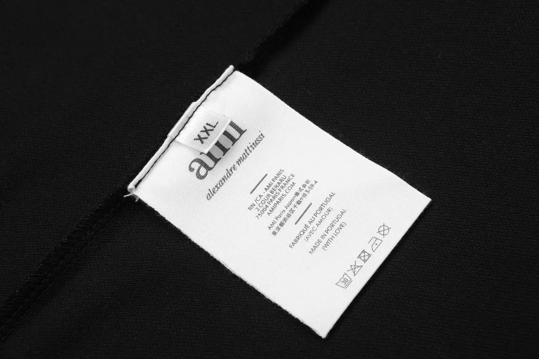 🅿️190 ami 2025 new love embroidered logo couple style casual polo shirt ·Customized pique cotton fabric ·Imported Tajima machine embroidery technology ·Collar label, hangtag, main mark and three labels complete Color: Black Size: M-XXXL