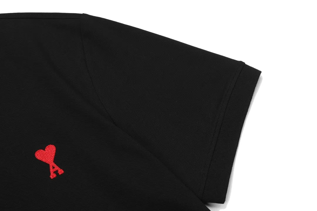 🅿️190 ami 2025 new love embroidered logo couple style casual polo shirt ·Customized pique cotton fabric ·Imported Tajima machine embroidery technology ·Collar label, hangtag, main mark and three labels complete Color: Black Size: M-XXXL