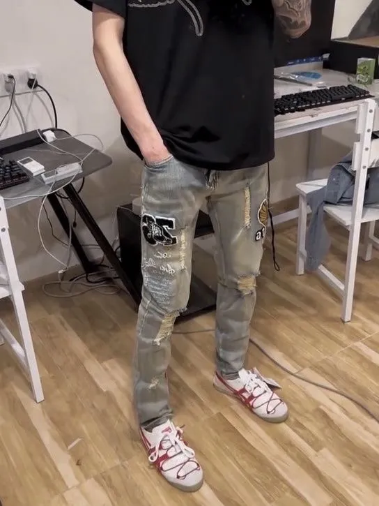 #M74 P168💰 AMIRI patch embroidery jeans trousers AMIRI high street basic ripped tight elastic jeans trousers amiri brand jeans break the production process and cutting of the original jeans, the fabrics are softer and more comfortable Hand-sewn collar label Customized logo buttons Genuine leather tag Color: Picture color Size: 30-32-34-36