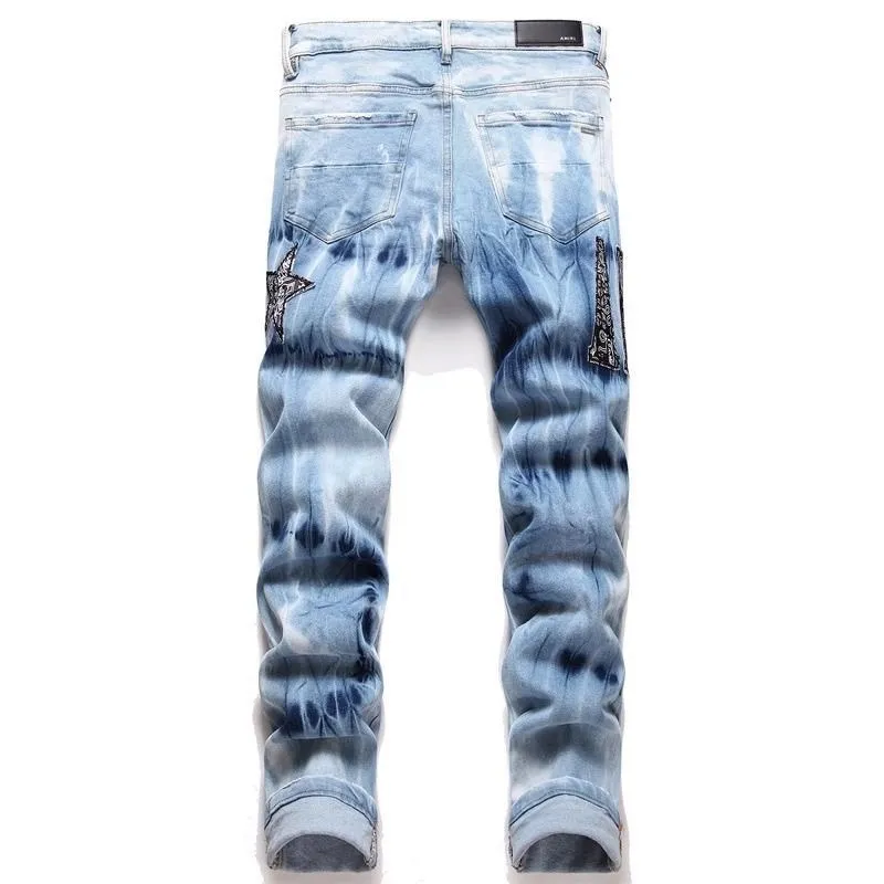 P180 Top replica AMIRI patch embroidered jeans trousers AMIRI high street basic ripped tight stretch jeans trousers Amiriamiri is transliterated as Emil, which is the name of the founder. Mike Amiri, the founder of amiri, grew up in Los Angeles, USA. He was influenced by the local street culture Rock since childhood, so he founded the amiri brand named after himself. A variety of trendy clothing meets the needs of different fashion players. Amiri clothing has novel and unique styles and is a well-known street brand in the United States. Many of its styles and styles are loved by many street photographers. Various clothing styles meet the needs of different people, show their unique temperament, and show the trend of dressing. amiri's jeans are relatively famous. Not only do they have many styles, but the quality of the jeans is also very good. Many celebrities have also worn amiri brand jeans.  The jeans of the amiri brand break through the production process and cutting of the original jeans. The fabrics are relatively soft and comfortable, and are not as hard as some jeans, which can irritate the skin and cause the skin to bleed when worn. Los Angeles trendy brand Amiri's jeans are made with great detail from tailoring to texture, adding wrinkles, bullet holes, damage and other details to add to the trendiness of the jeans. You can choose the style that suits you according to your own needs. Only when you wear a suitable style can you have a certain sense of fashion.  In recent years, high street has become a word that appears more and more frequently in men's clothing. High street style has also become an important direction for everyone's matching. High street related items are basically inseparable from oversize or off-shoulder tops. The lower body is matched with trackpants or tight-fitting denim. In my opinion, the most representative one is perhaps annihilation. Color; picture color Size: m l xl xxl