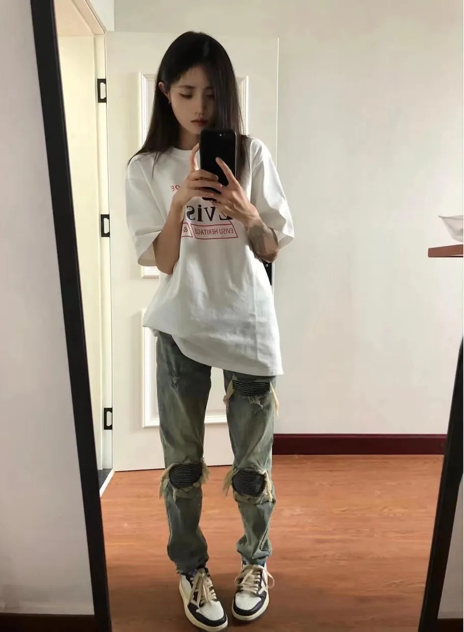 P180 amiri high street ripped patch jeans trousers amiri ripped tight stretch denim trousers amiri hot diamonds amiri is transliterated as Emil, which is the name of the founder. mikeamiri, the founder of amiri, grew up in Los Angeles, USA. He was influenced by the local street culture RO since he was a child, so he founded the amiri brand named after himself. A variety of trendy brand clothing meets the needs of different fashion players. Amiri clothing has novel and unique styles and is a well-known street brand in the United States. The styles and styles of many clothes are loved by many street photographers. The various clothing styles meet the dressing needs of different people, show their unique temperament, and show the trend of dressing. amiri's jeans are relatively famous. Not only do they have many styles, but the quality of the jeans is also very good. Many celebrities have also worn amiri brand jeans. Size: M-XXL