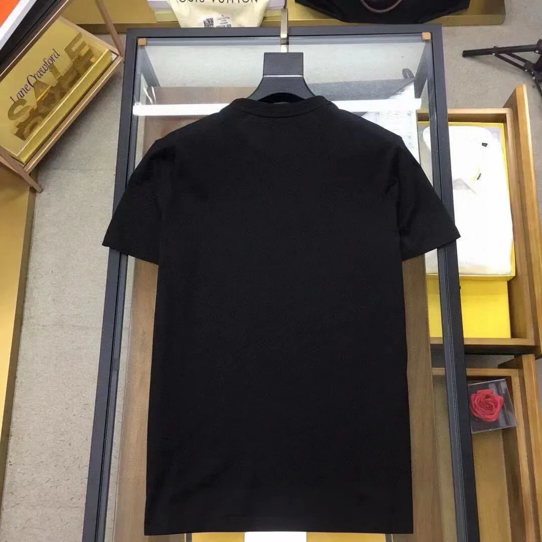 P320 [AMIRI] (Fat Man Gospel) The same style as the 2025 official website. World-renowned luxury brand. Summer men's (double mercerized) high-quality 🐂 suit. It is made of imported original fabrics. It is fashionable and trendy in the season. It is versatile and popular. Simple and elegant, precise workmanship allows you to be at the top of fashion. Size: M-5XL (can be worn up to 220 pounds)
