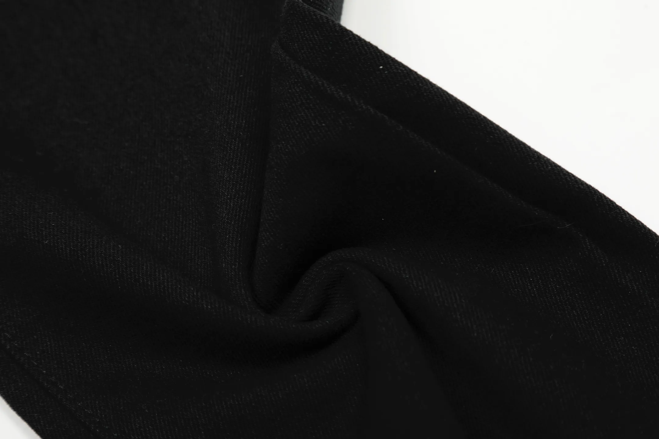 #M20 P168💰 Amiri’s classic embroidered patched leather ripped letter jeans. Slim fit jeans. Produced by a well-washed factory. Full of high-end. Knee-part destroyed design with patchwork design. Already used as facade design. Leather waist nameplate. The focus of this style is not on washing, but on the destroyed shape and version. The secret lies in the craftsmanship of the master. The cost of post-processing, grinding, cutting, etc. is far beyond the cost of assembly line products. Color: Picture color Size: 30-32-34-36