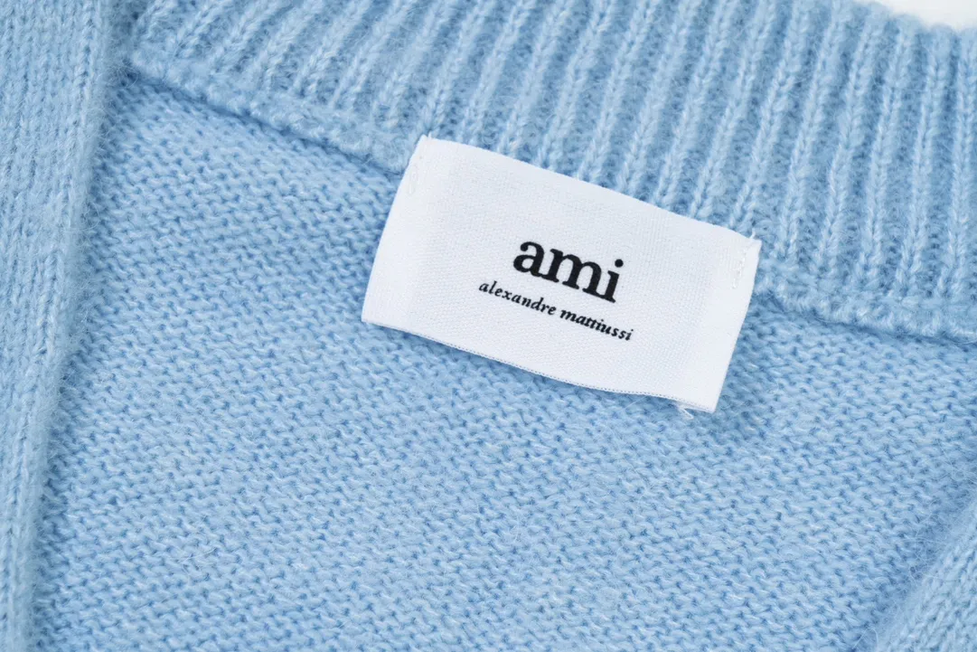 A066# AMI Paris 2023 new white big love towel embroidered seahorse wool cardigan wool Oversize version, same style for men and women Color: sky blue tender pink Size: S-XL